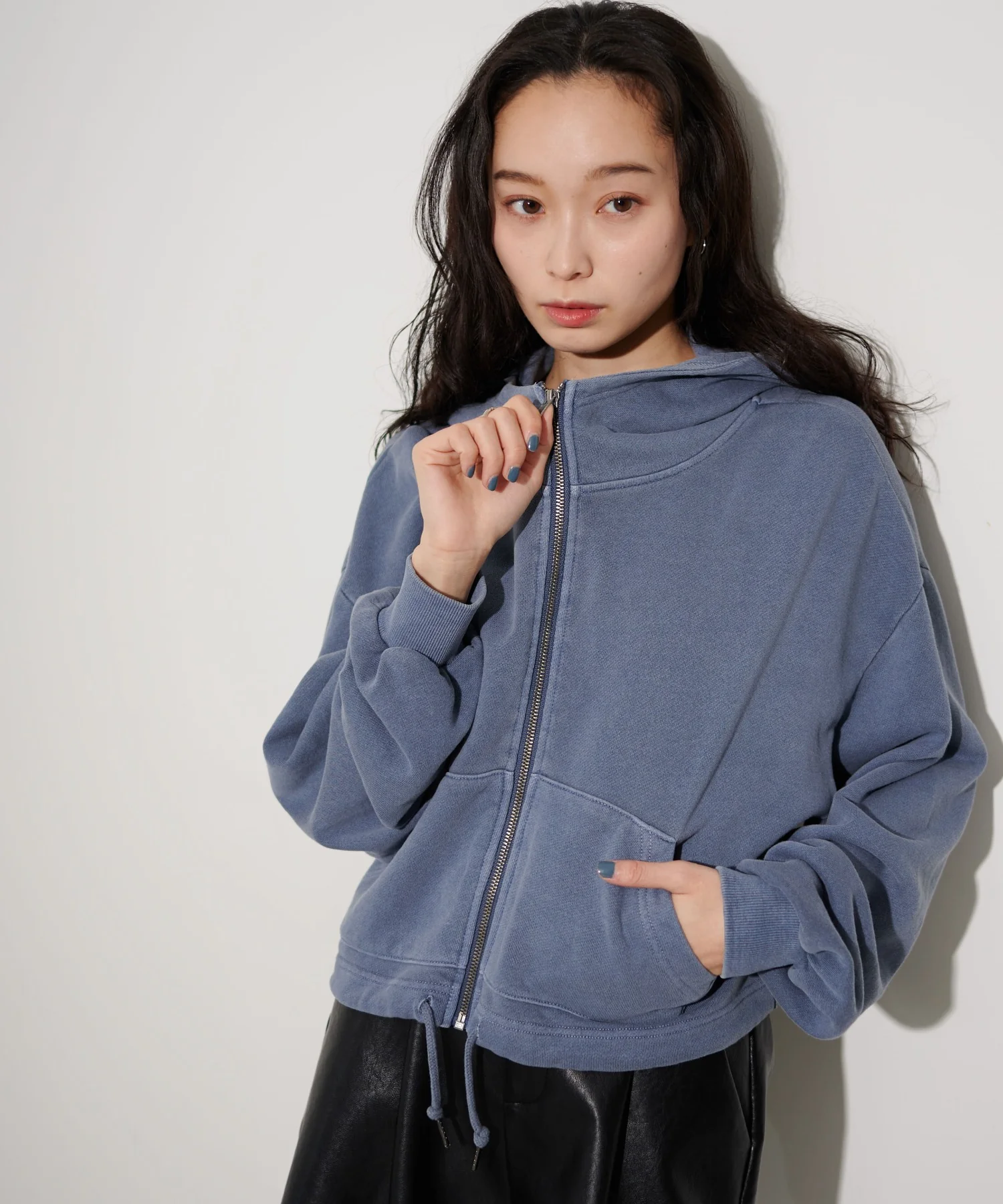 SHORT HIGHNECK ZIP HOODIE - Image 6