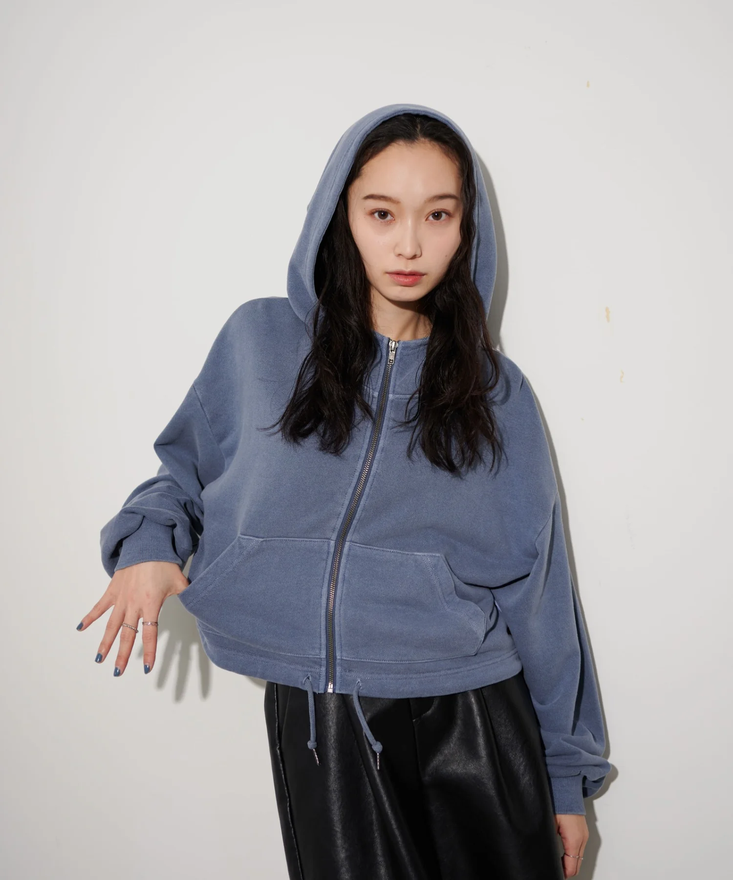 SHORT HIGHNECK ZIP HOODIE - Image 7