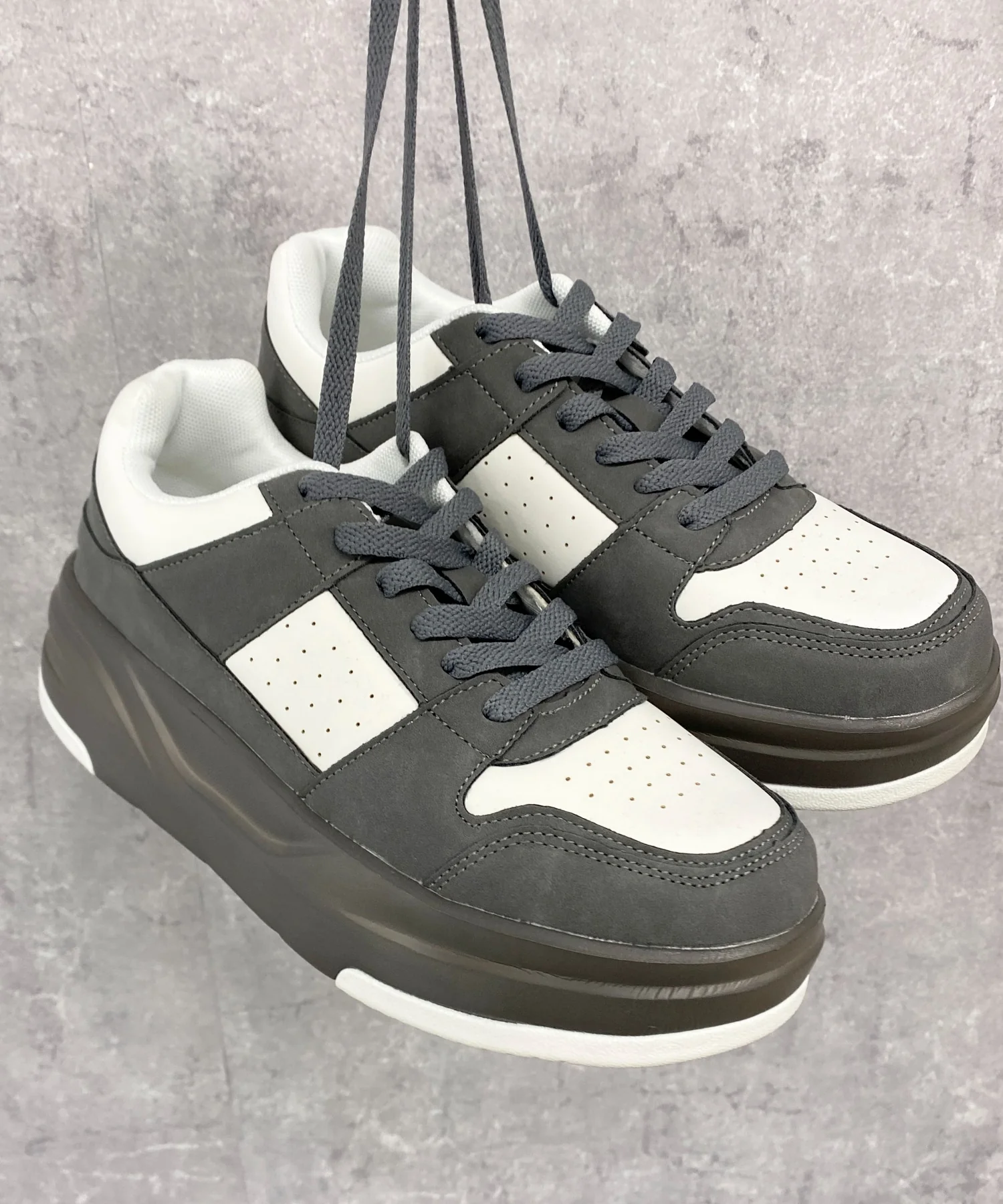 ベーシックスニーカー - Image 3