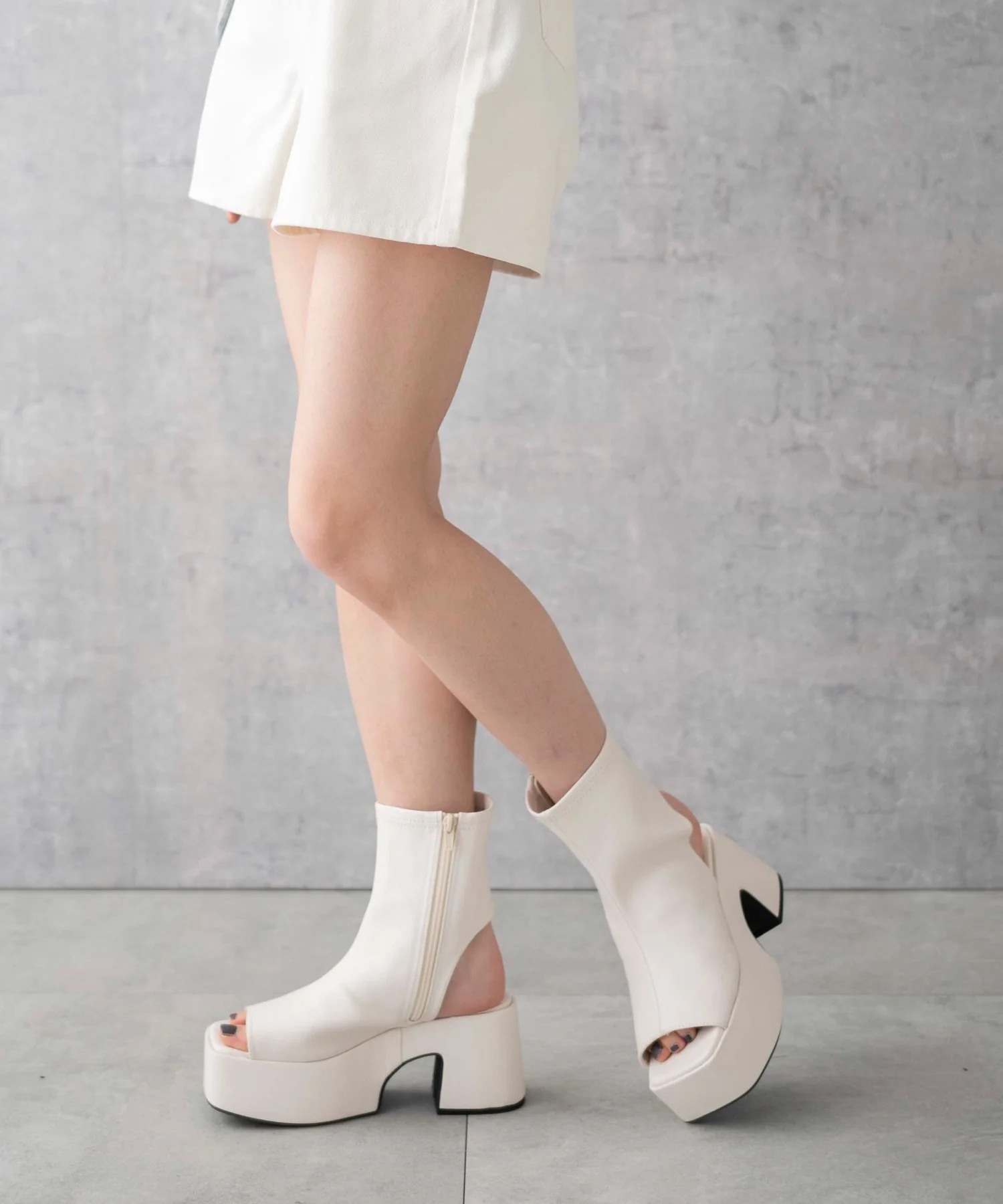 バルキーヒールブーツサンダル - Image 4