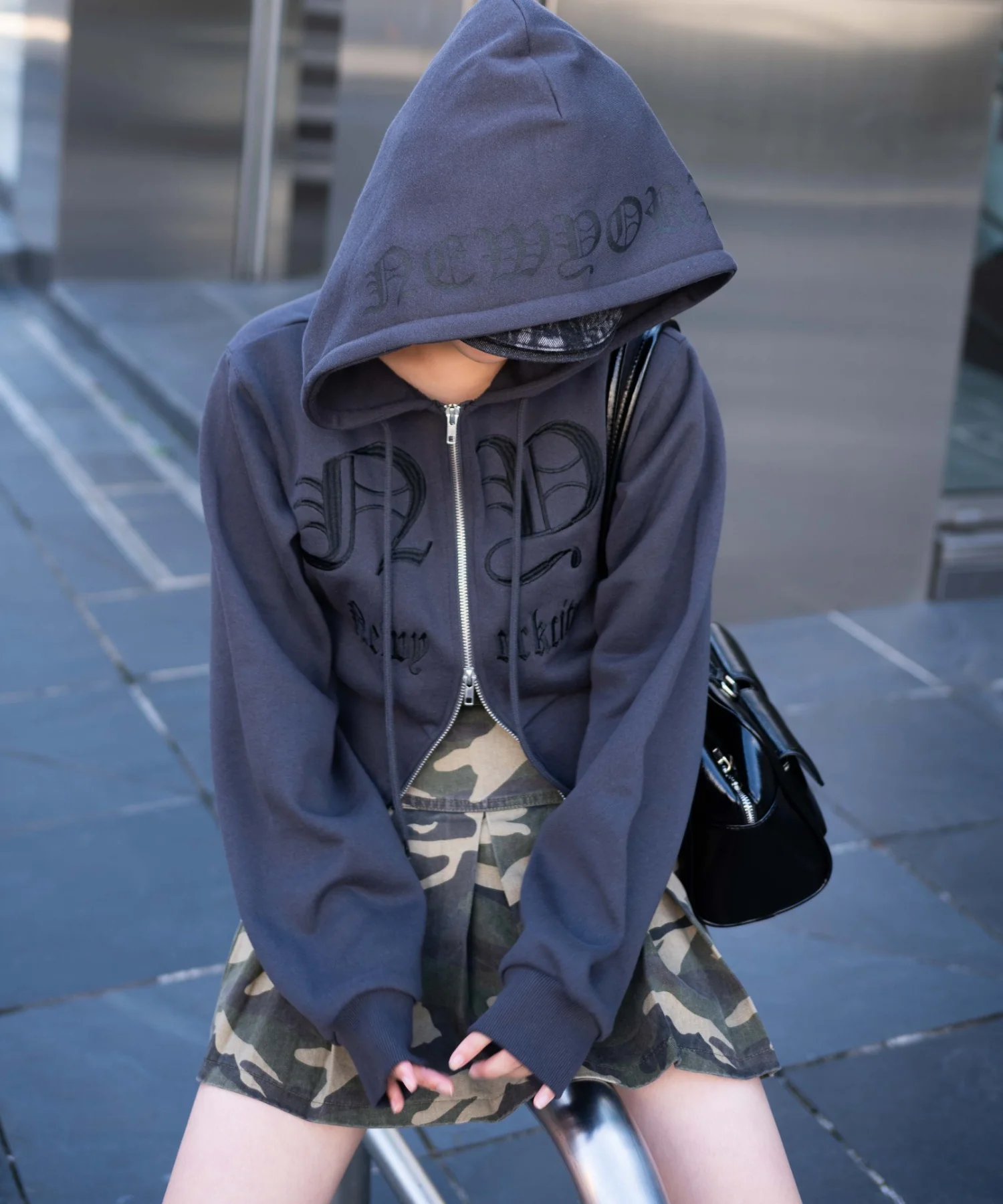 グラフィック裏起毛ショートZIPパーカー - Image 10