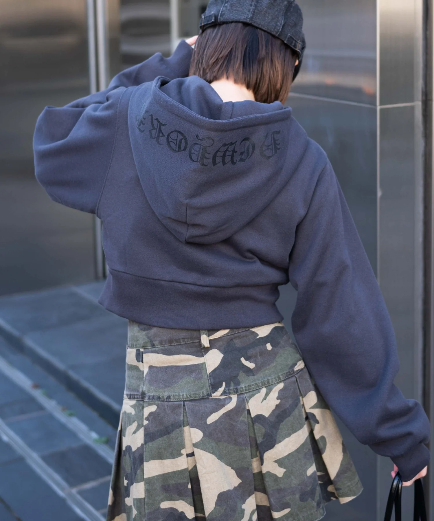 グラフィック裏起毛ショートZIPパーカー - Image 9