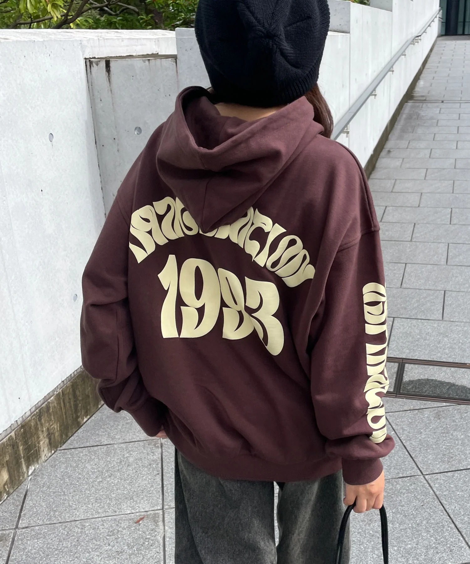 ロゴフォームプリントビッグプルパーカー - Image 11