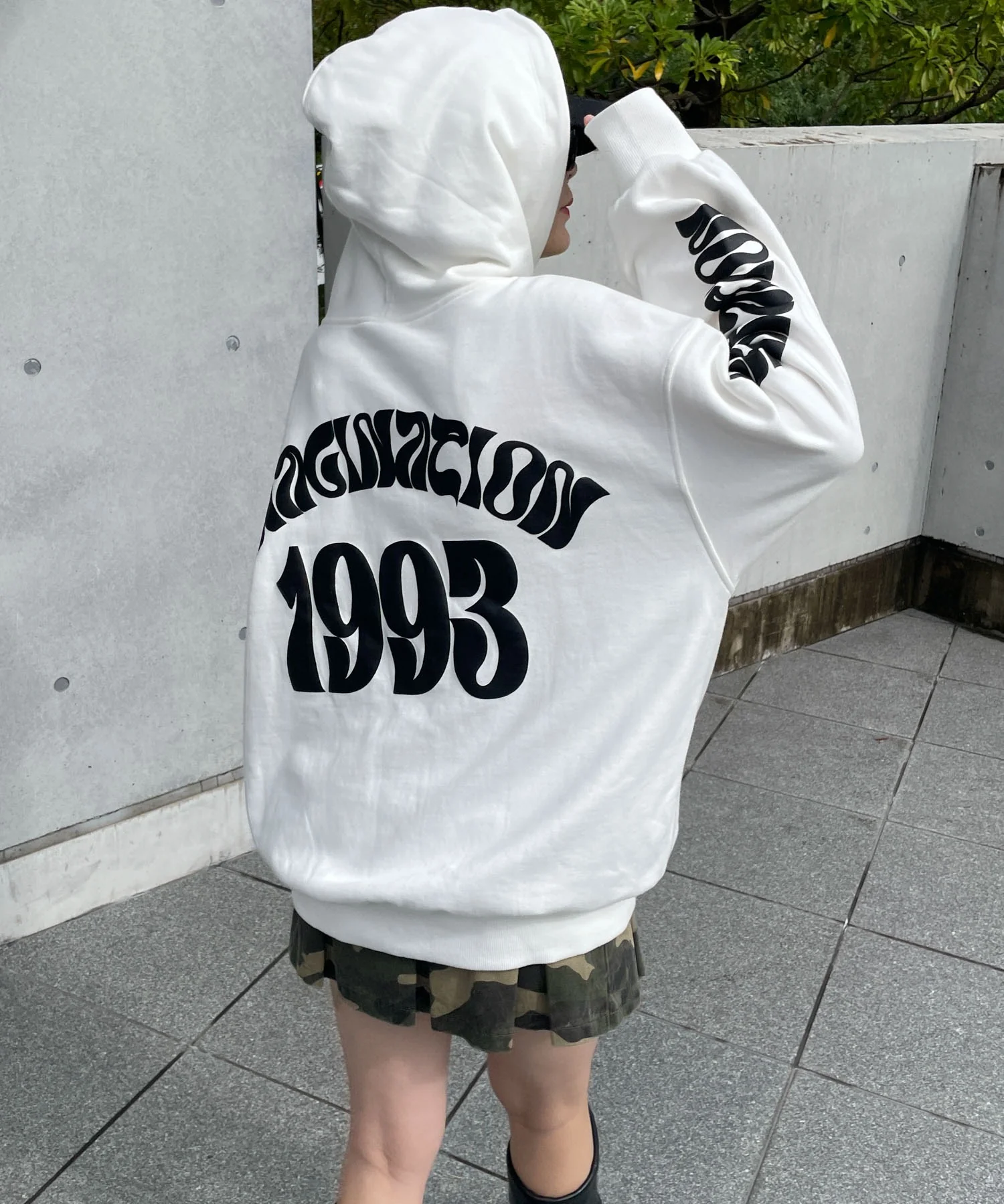 ロゴフォームプリントビッグプルパーカー - Image 16