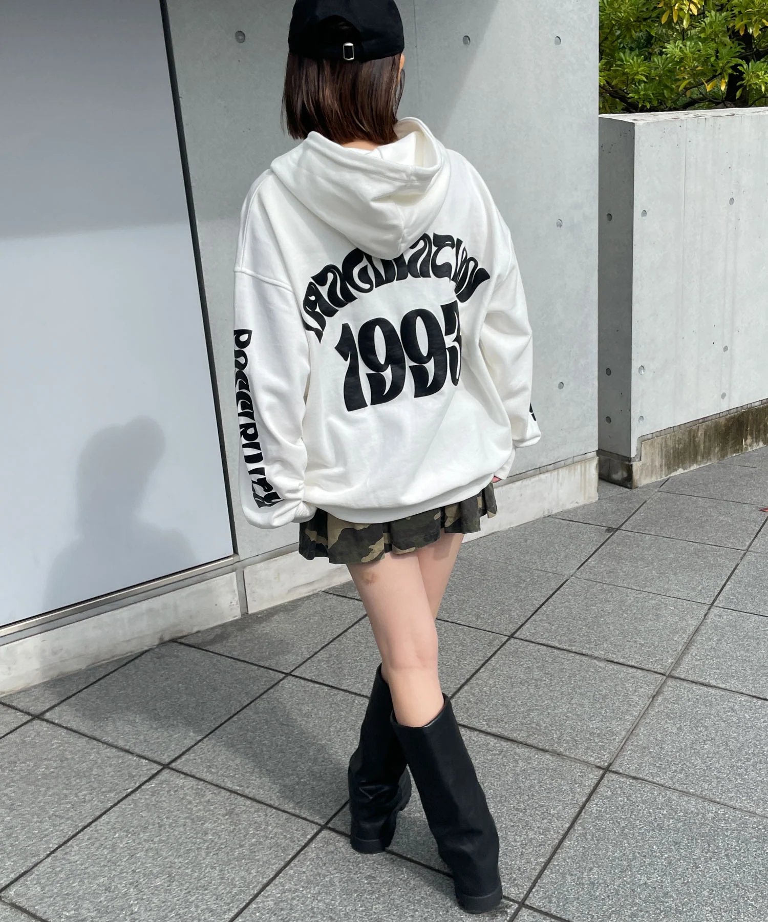 ロゴフォームプリントビッグプルパーカー - Image 17