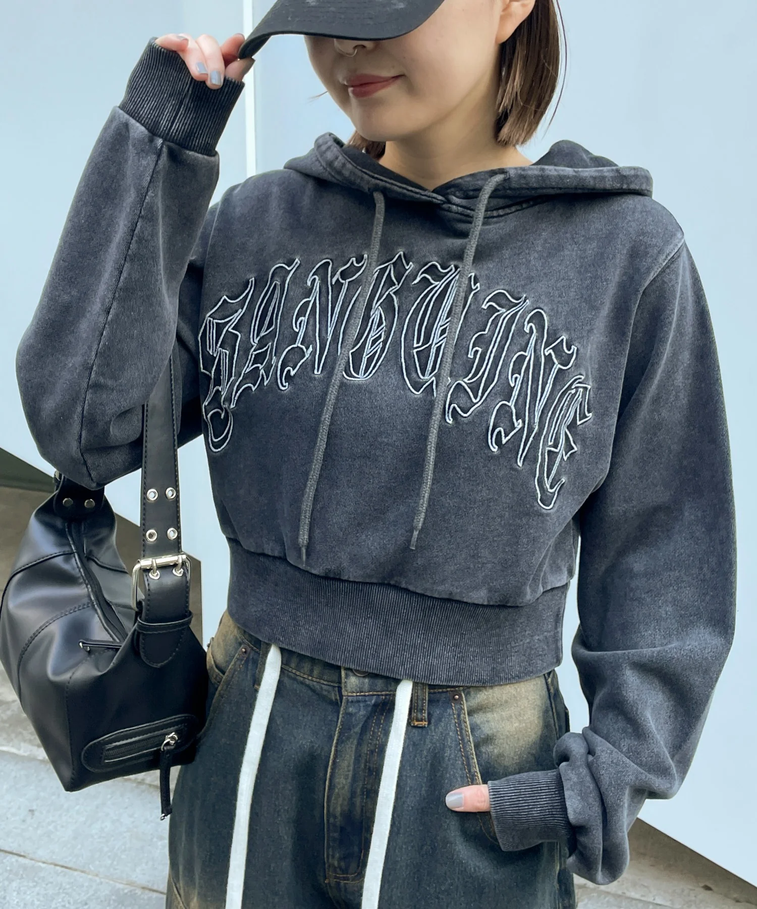 グラフィックアシッドウォッシュショートプルパーカー - Image 5
