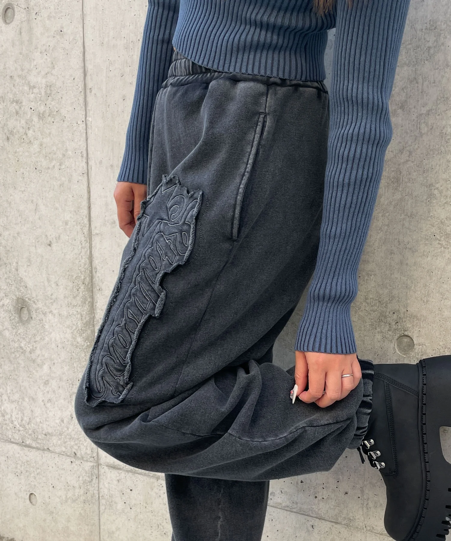 ロゴアシッドウォッシュパンツ - Image 14