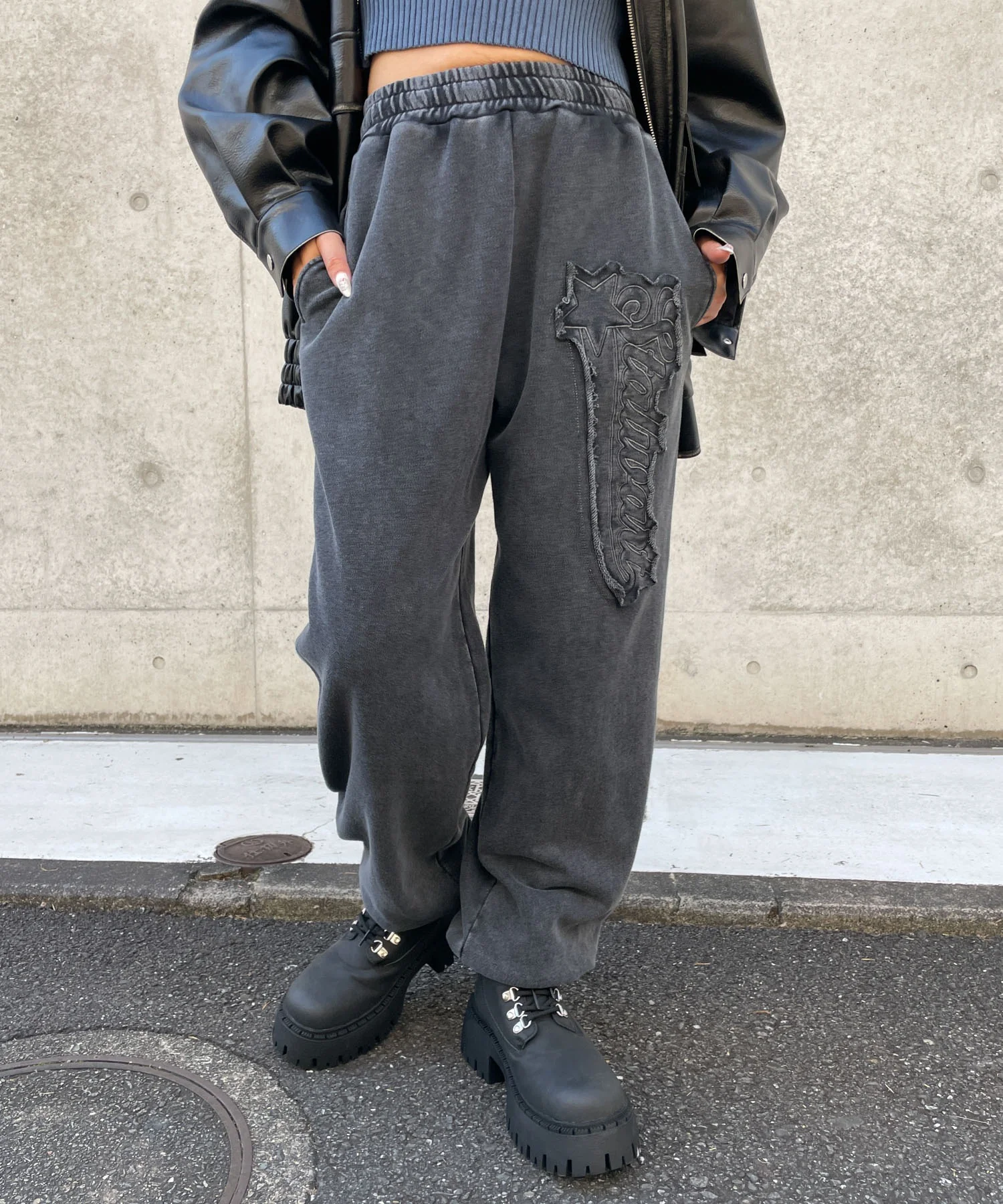 ロゴアシッドウォッシュパンツ - Image 15
