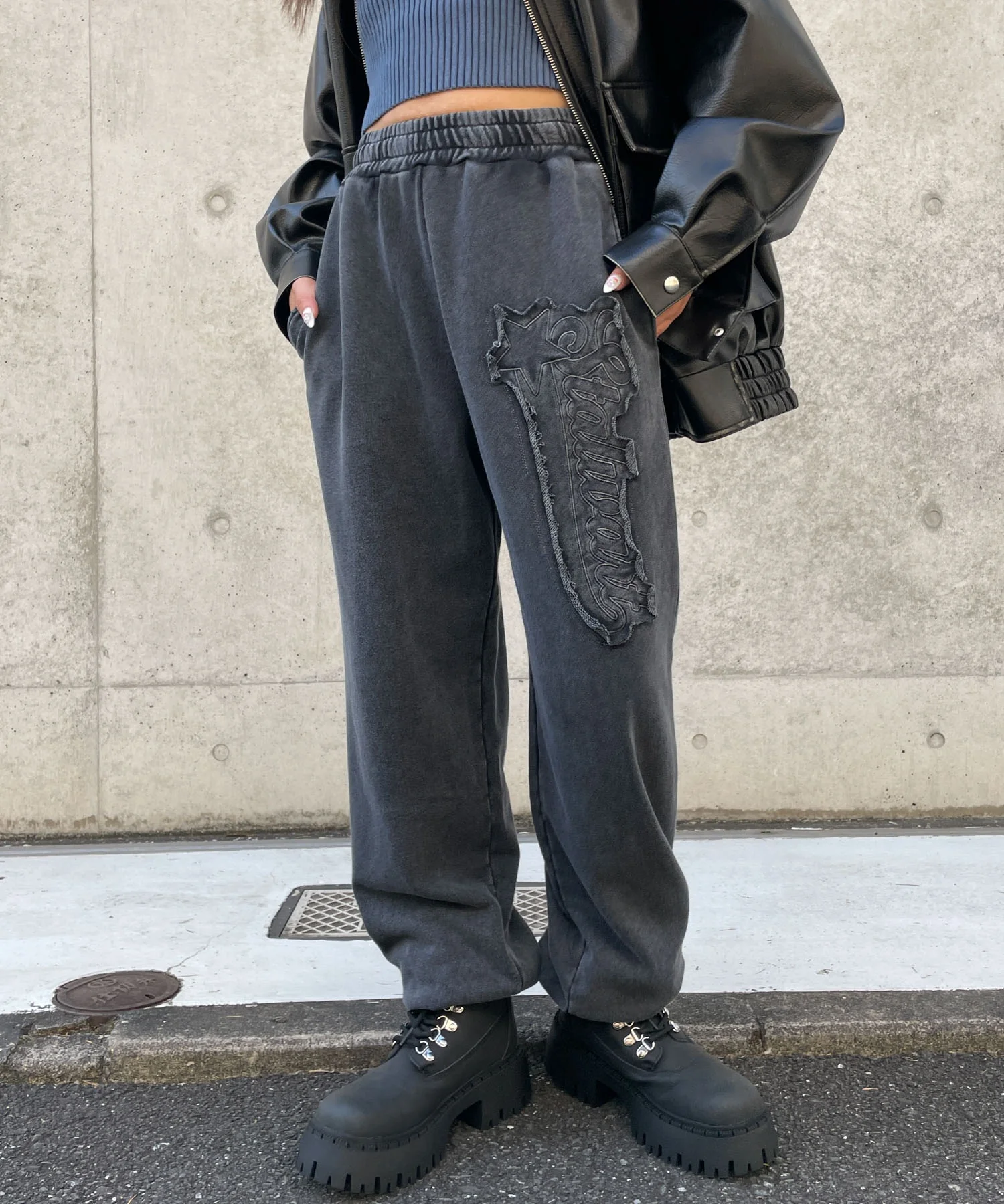 ロゴアシッドウォッシュパンツ - Image 17
