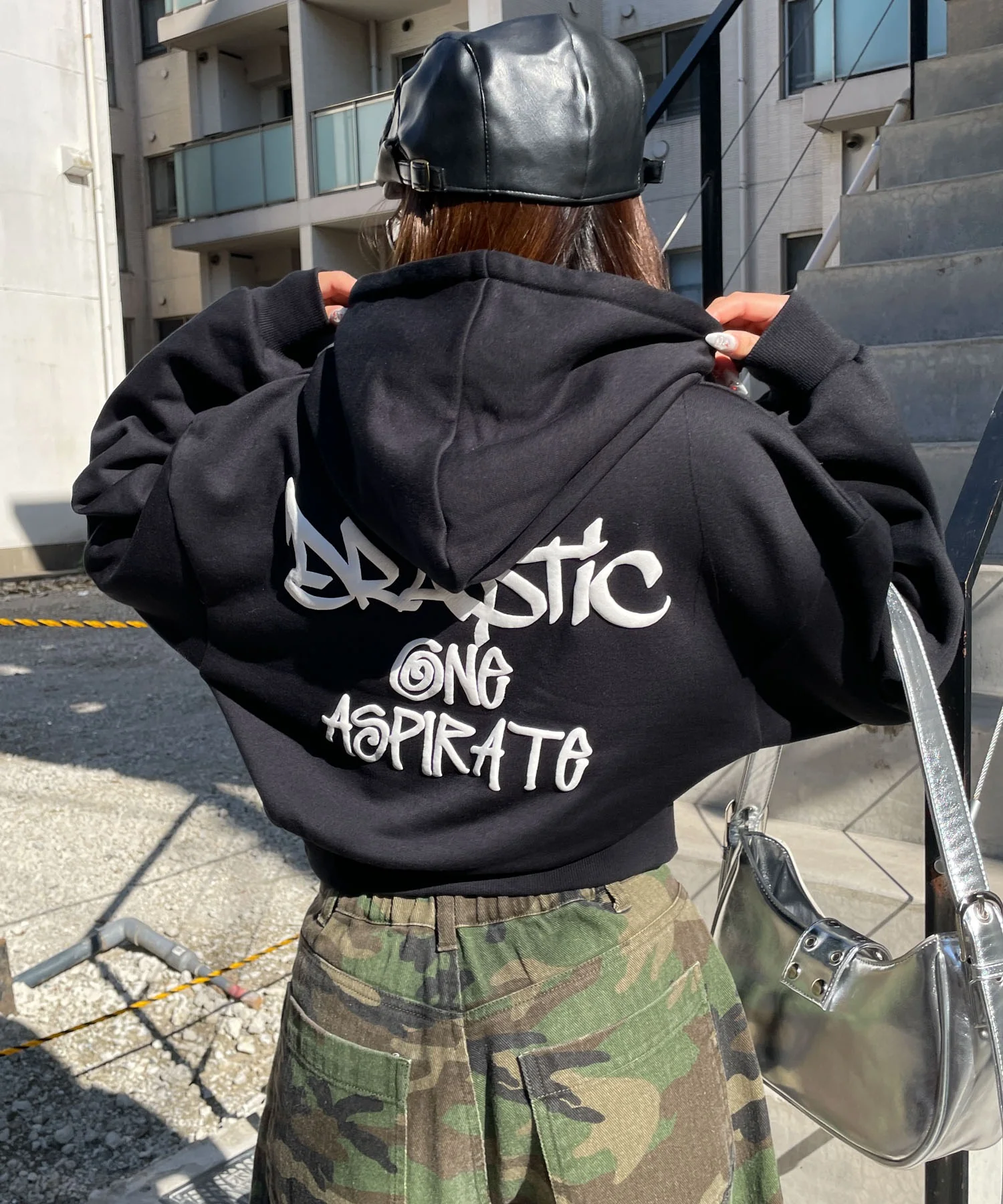 ハンドライティングショートパーカー - Image 10