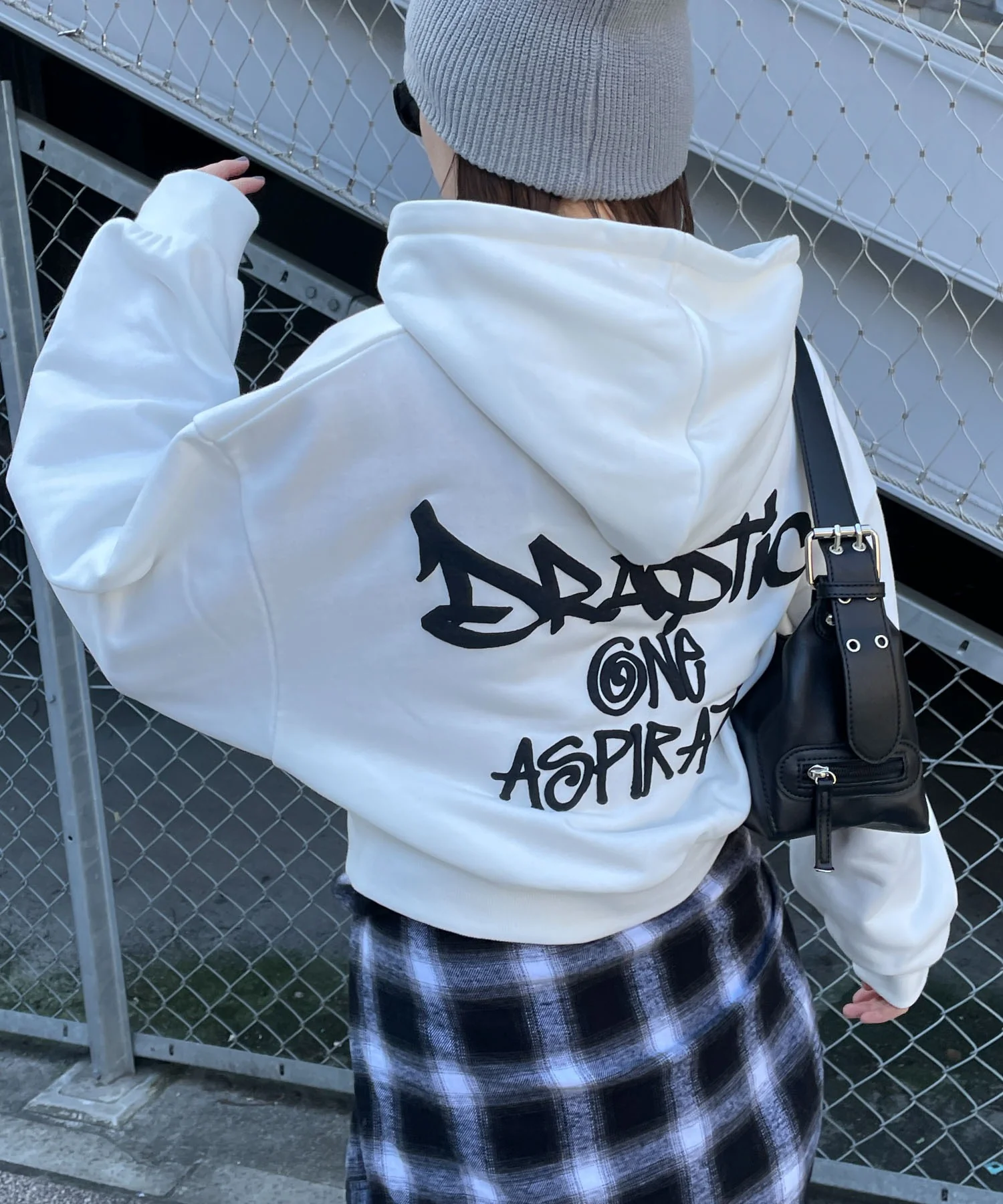 ハンドライティングショートパーカー - Image 15