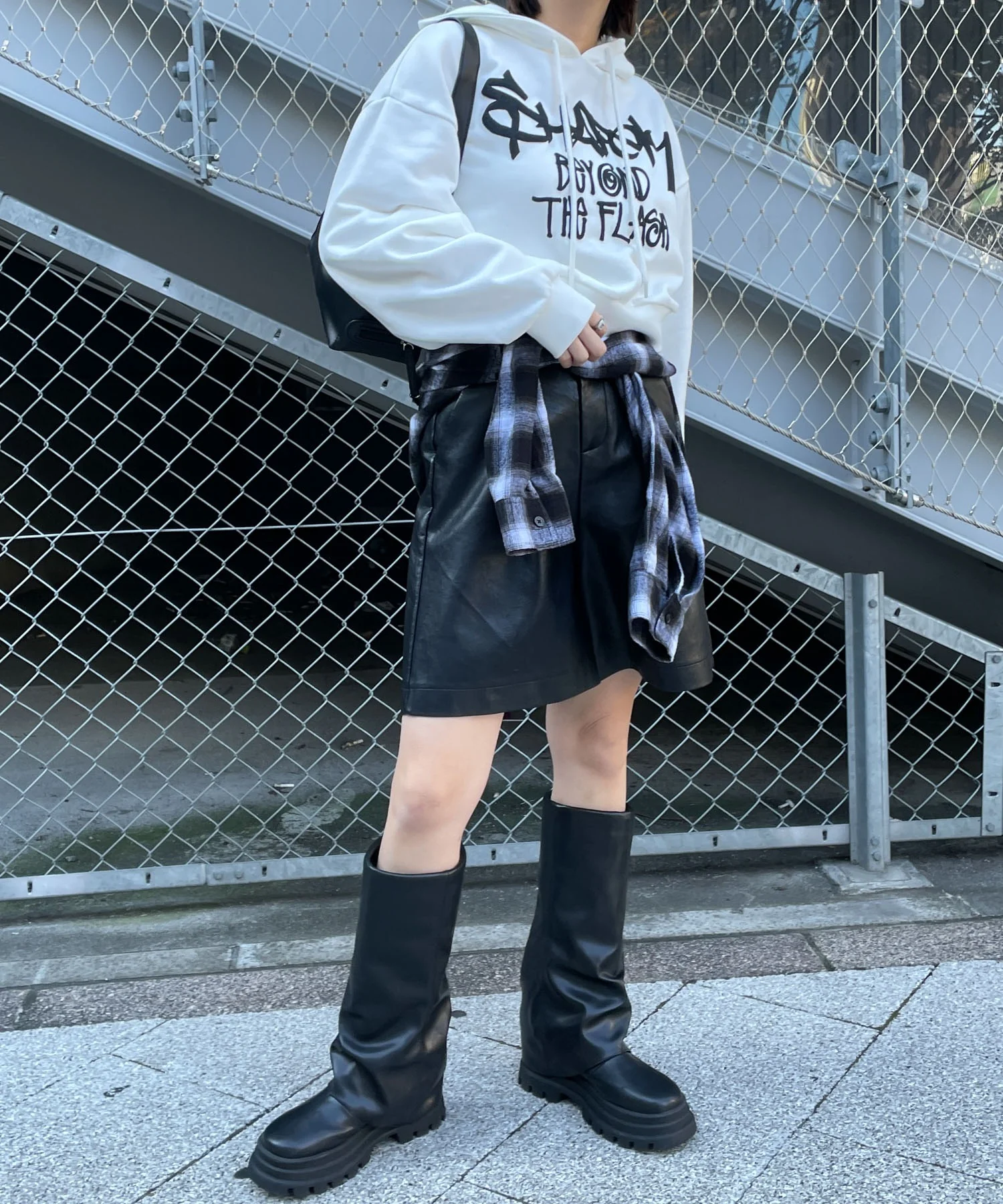 ハンドライティングショートパーカー - Image 3