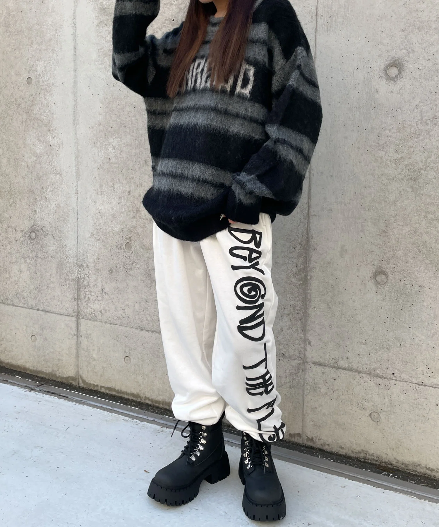ハンドライティングスウェットパンツ - Image 3