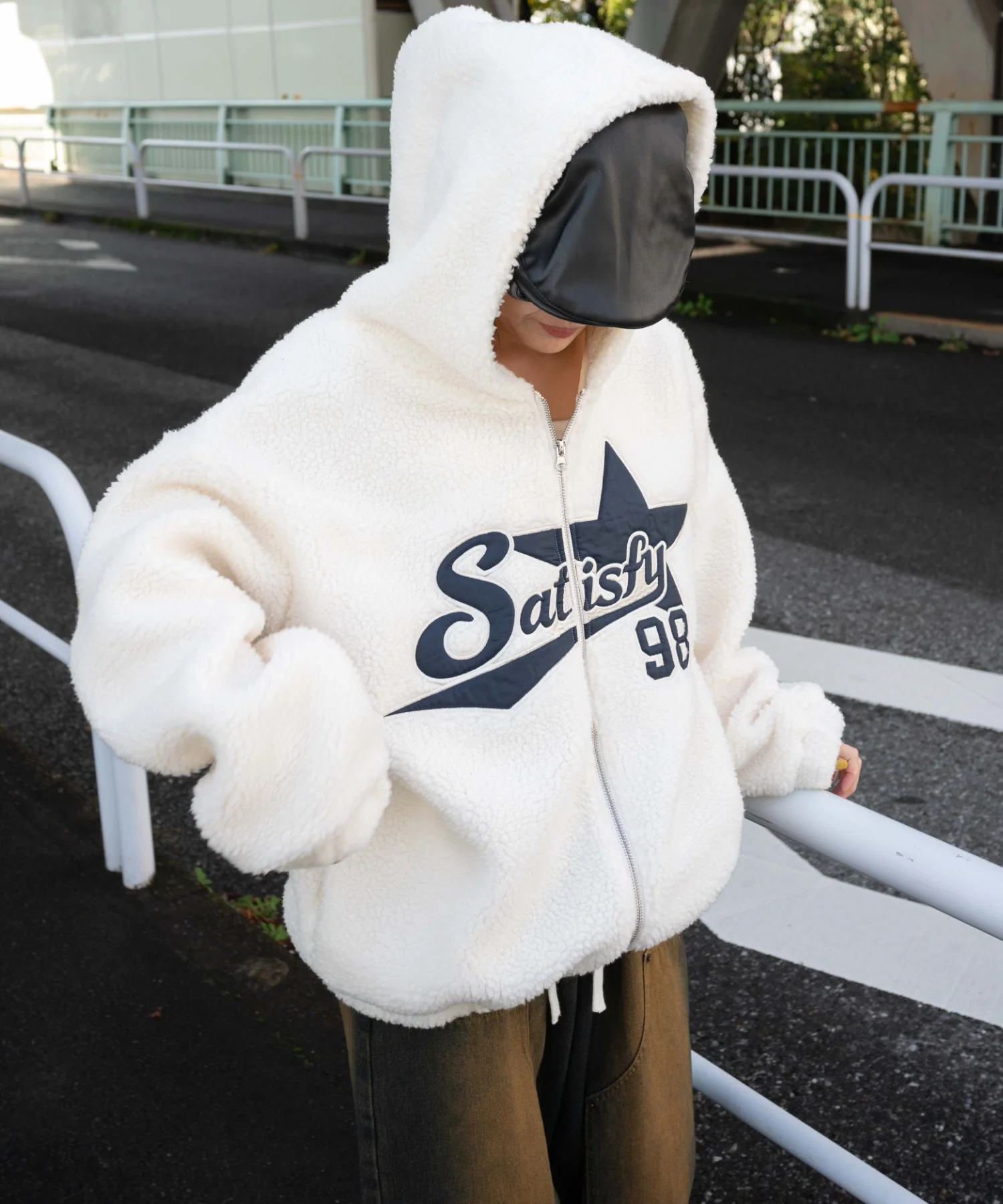 ロゴボアパーカー