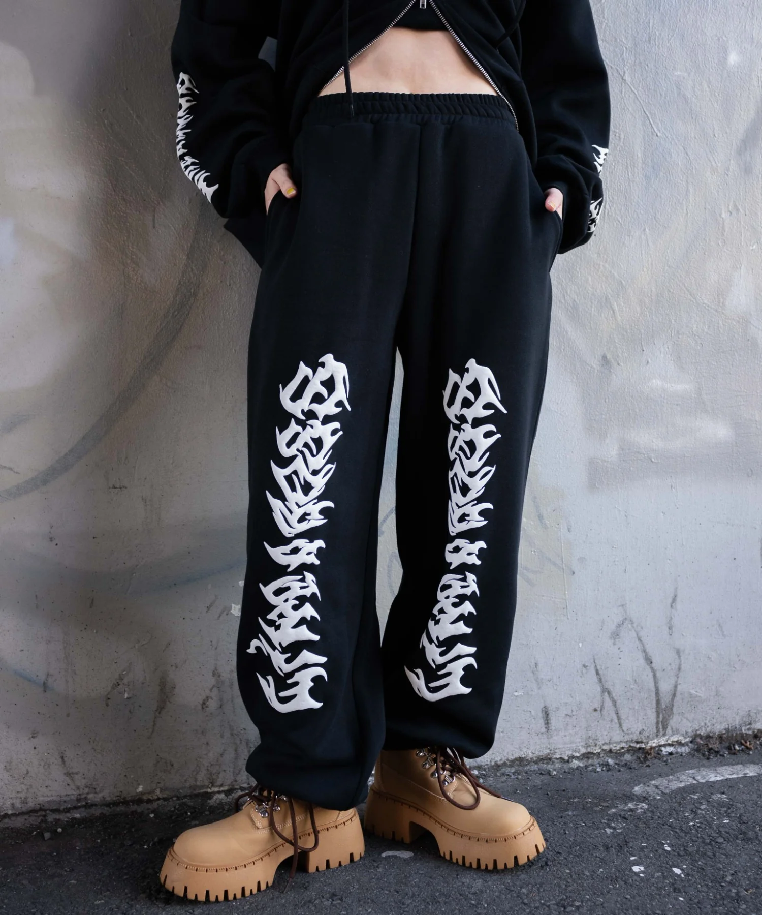 グラフィックスウェットパンツ - Image 10