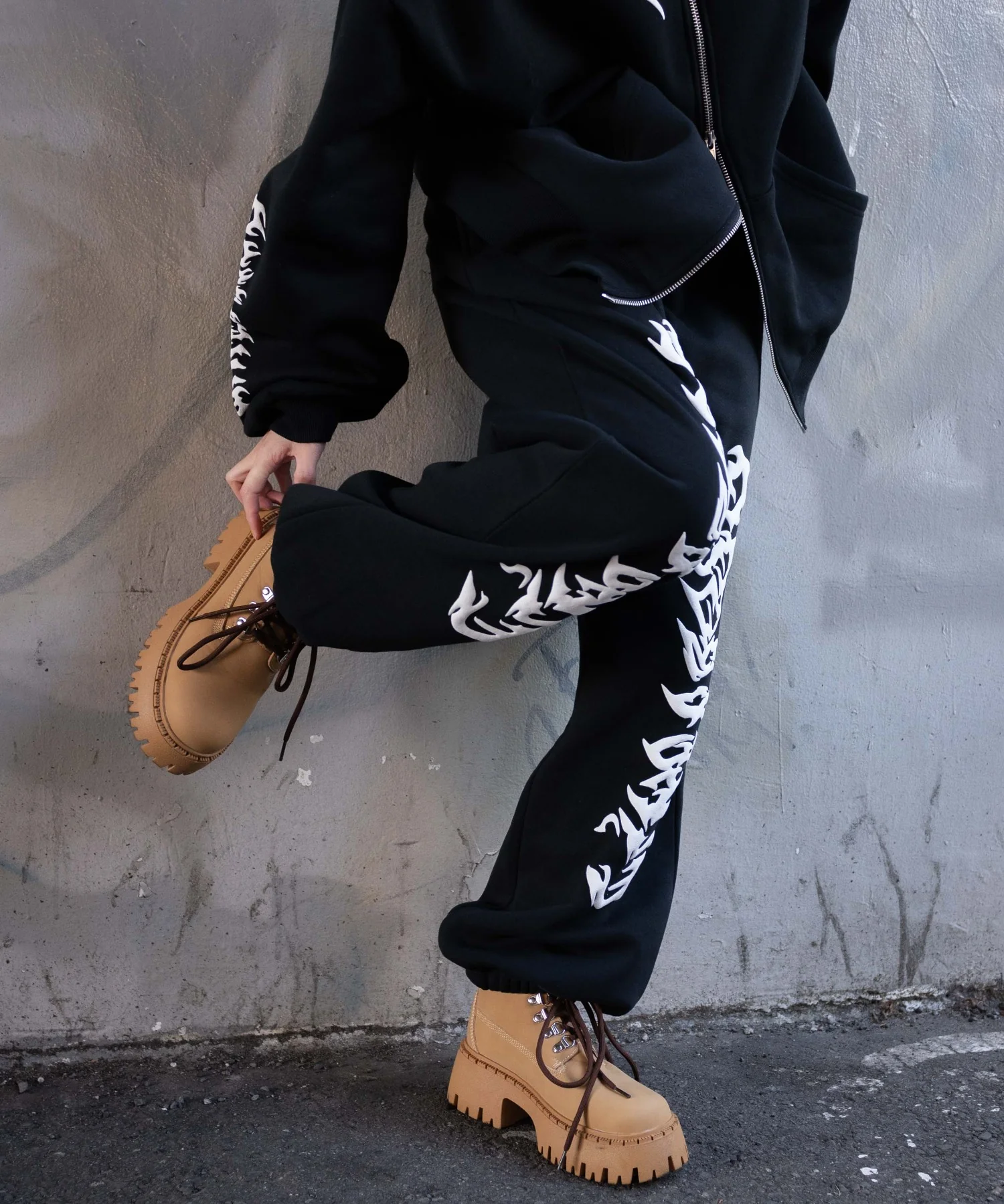 グラフィックスウェットパンツ - Image 11
