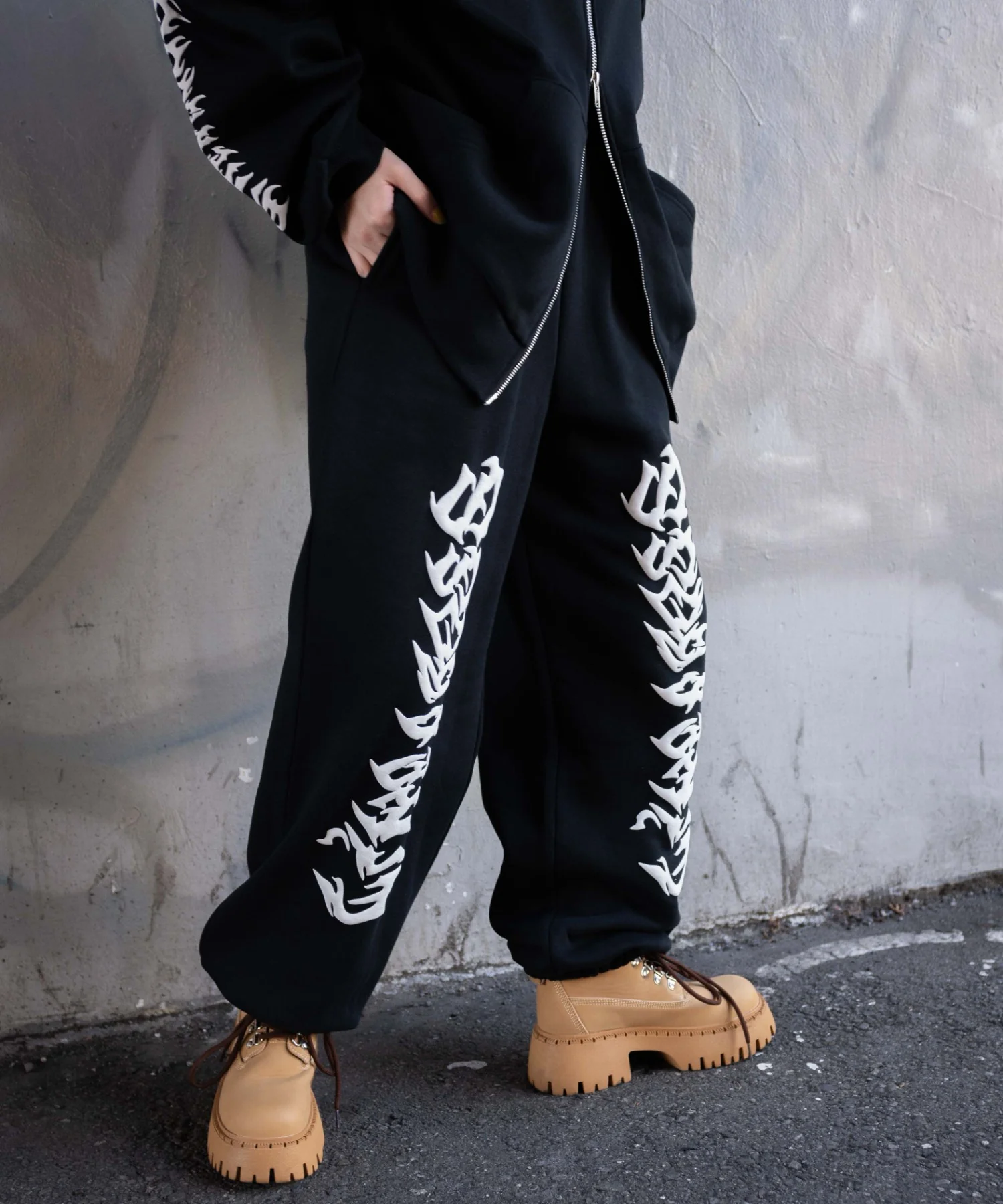 グラフィックスウェットパンツ - Image 14