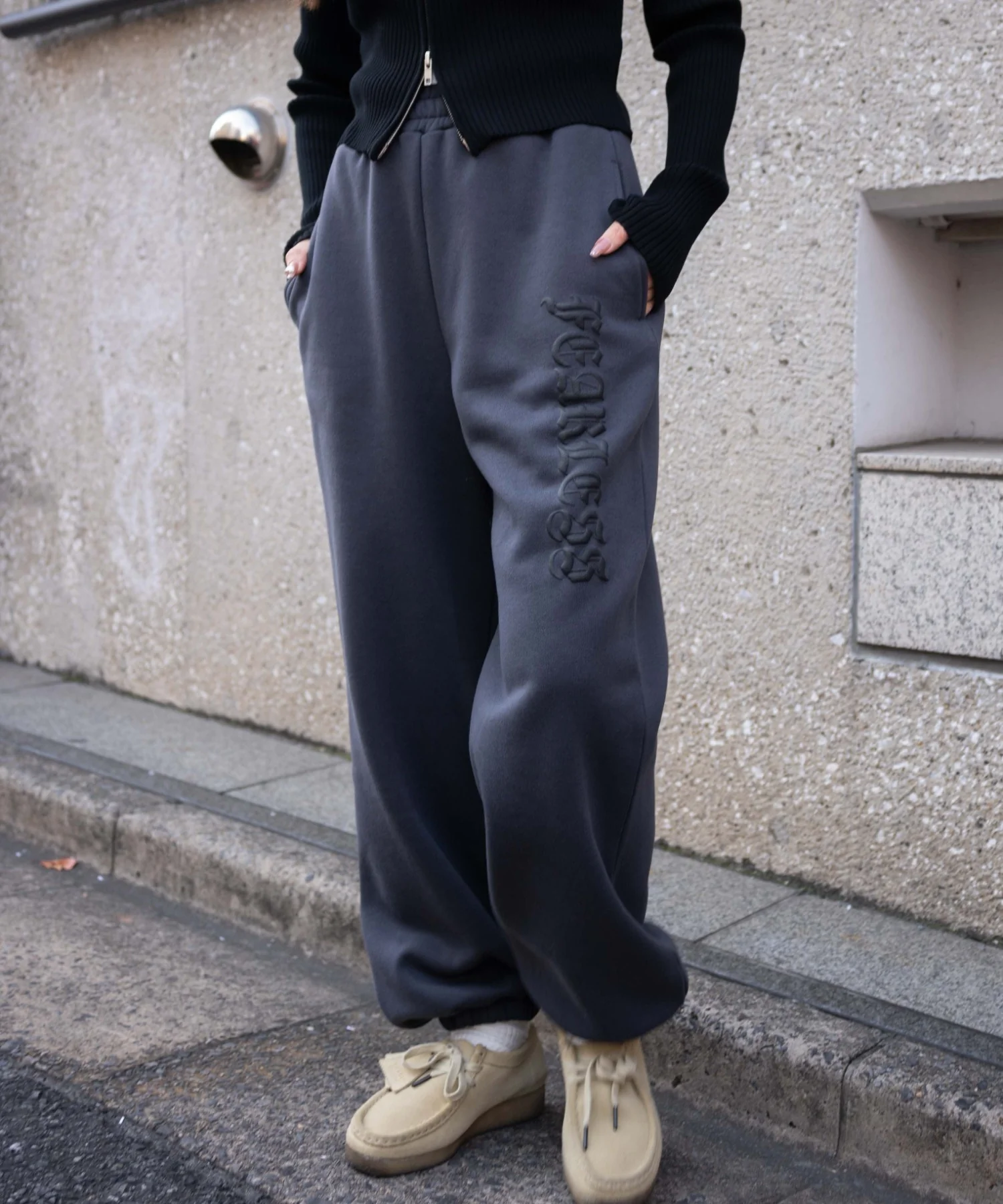 グラフィックスウェットパンツ - Image 17