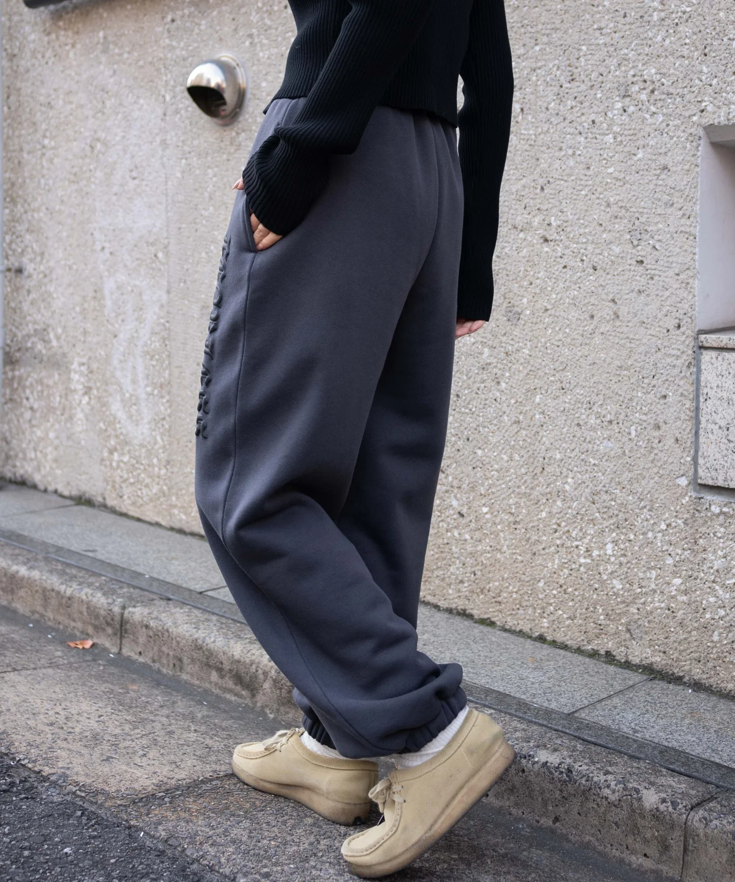 グラフィックスウェットパンツ - Image 18