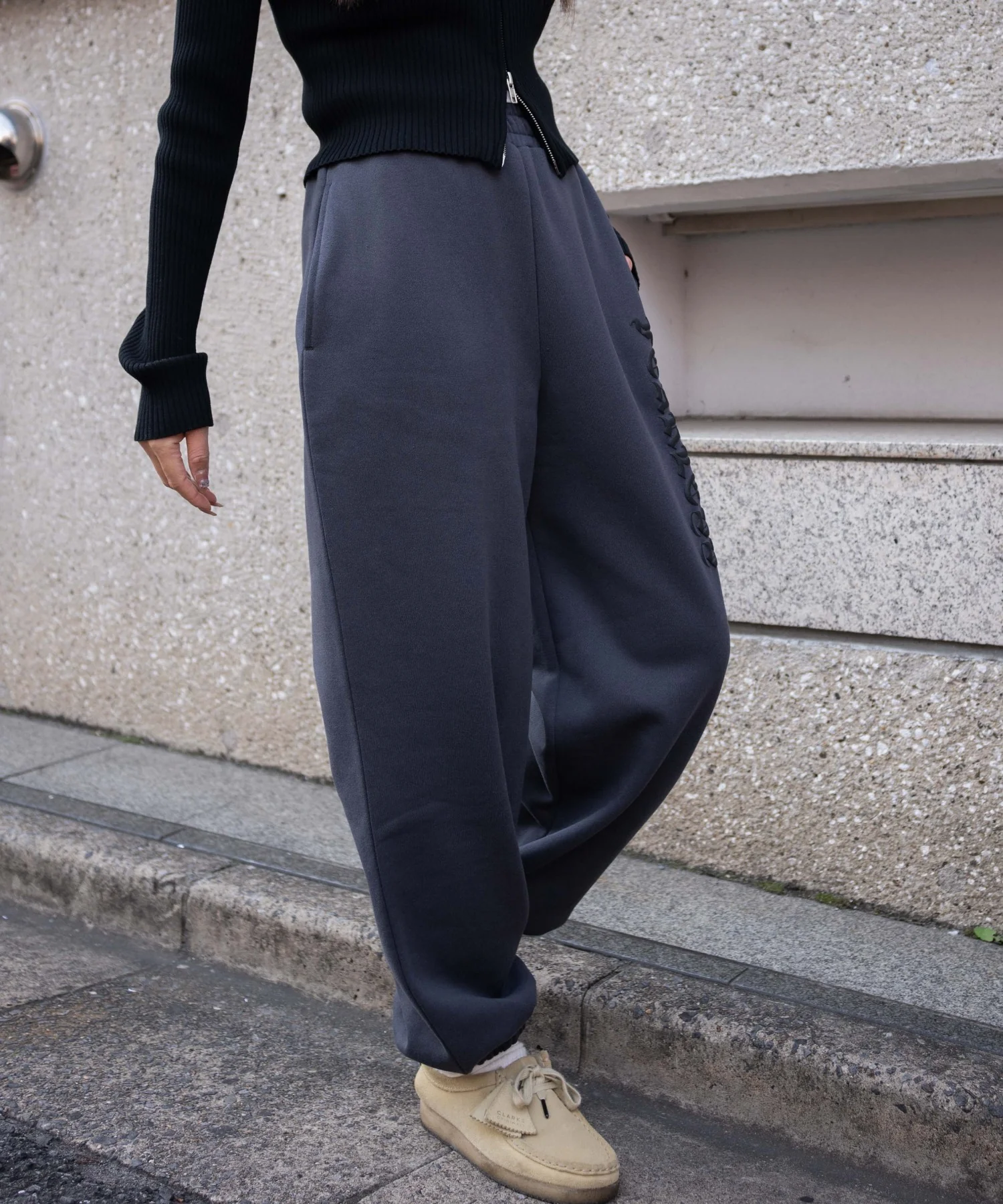 グラフィックスウェットパンツ - Image 19