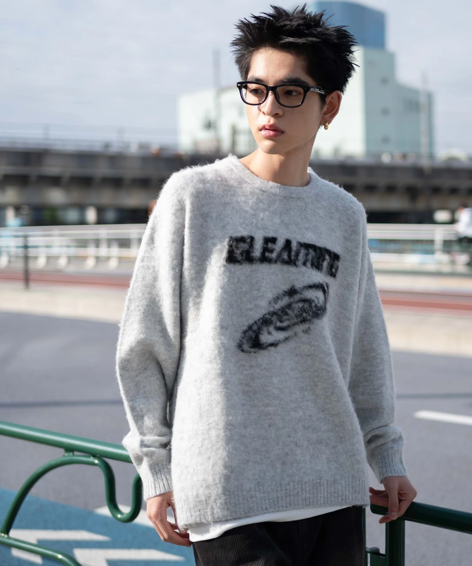 シャギーグラフィックプルオーバー - Image 14