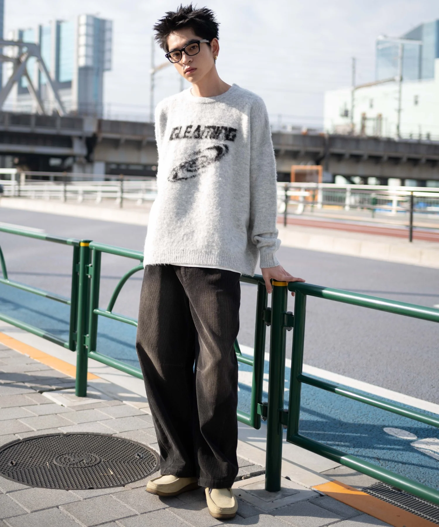 シャギーグラフィックプルオーバー - Image 16