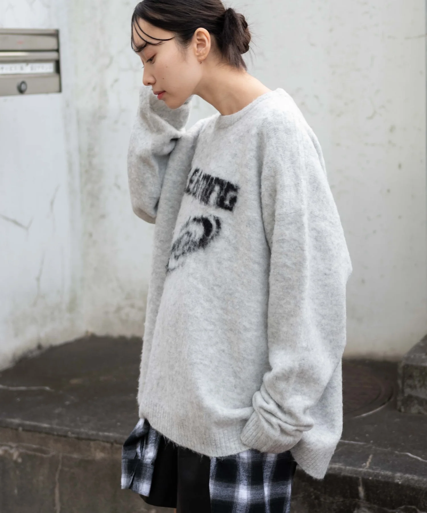 シャギーグラフィックプルオーバー - Image 17
