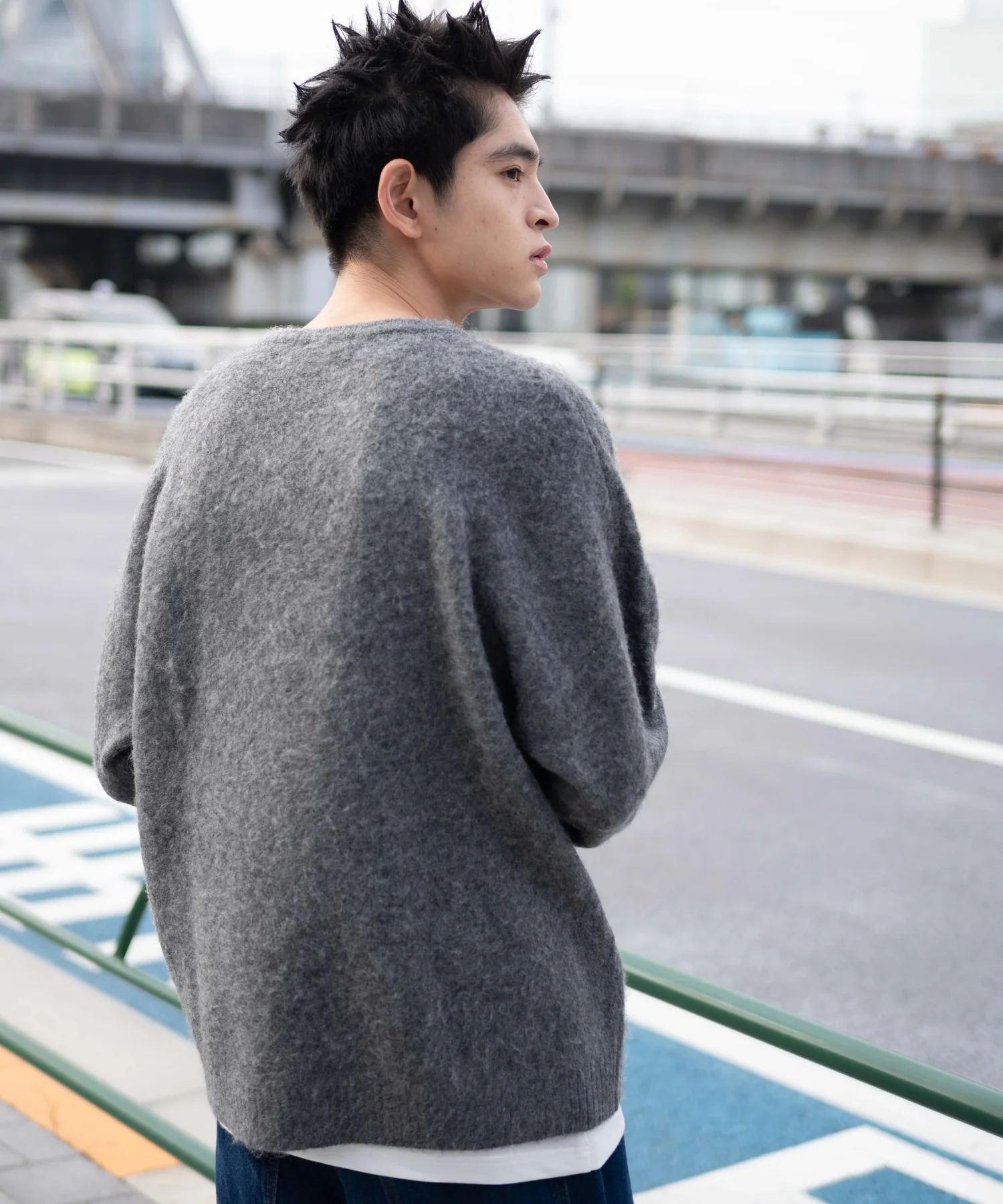 シャギーグラフィックプルオーバー - Image 27