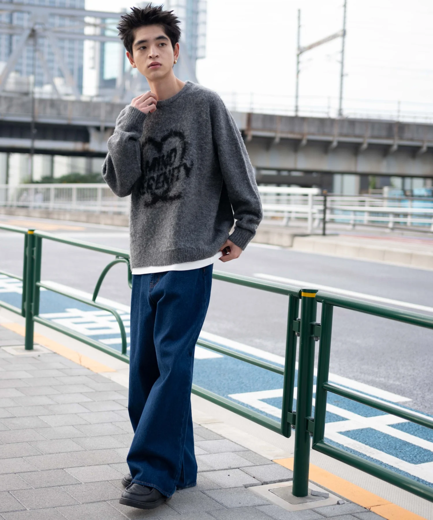 シャギーグラフィックプルオーバー - Image 29