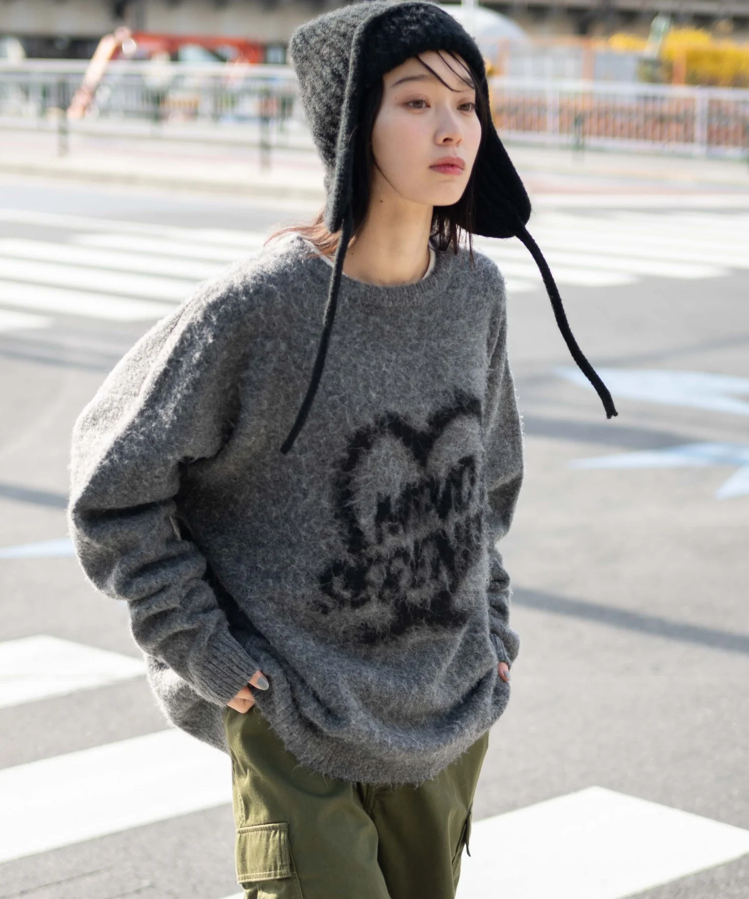 シャギーグラフィックプルオーバー - Image 30