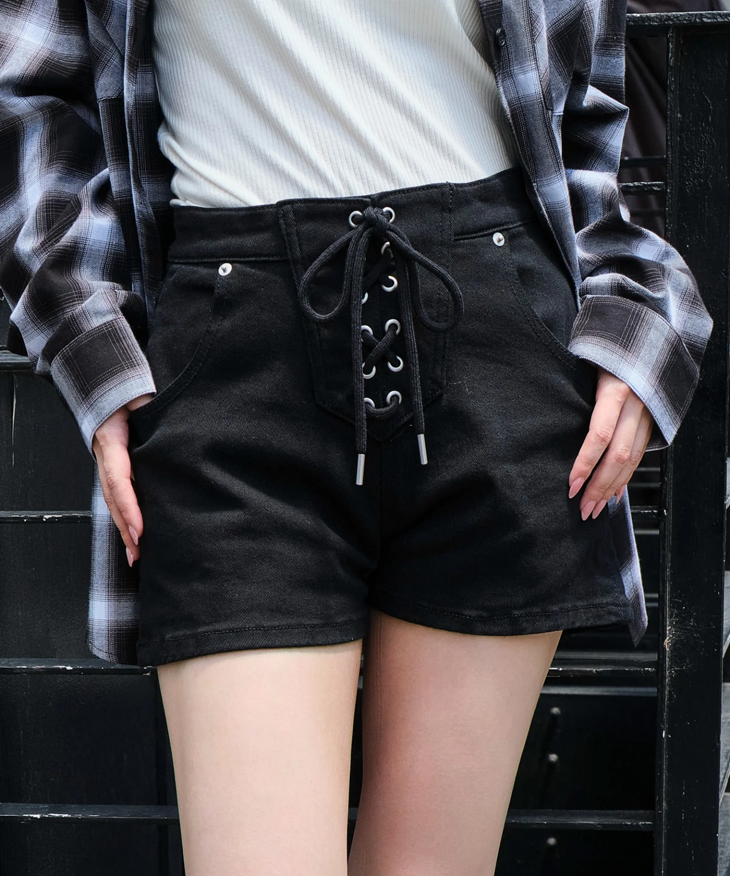 レースアップデニムショートパンツ - Image 15