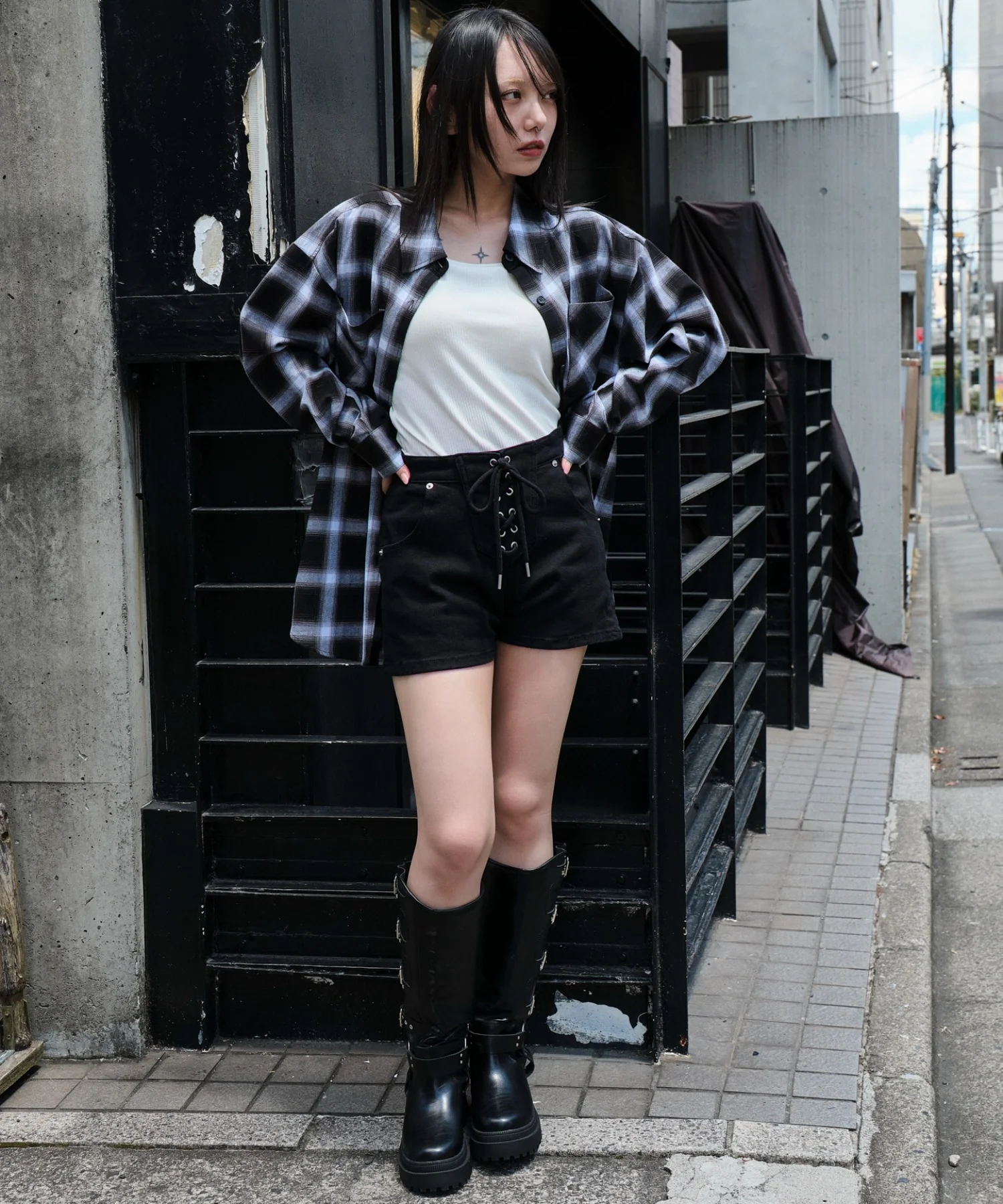 レースアップデニムショートパンツ - Image 4