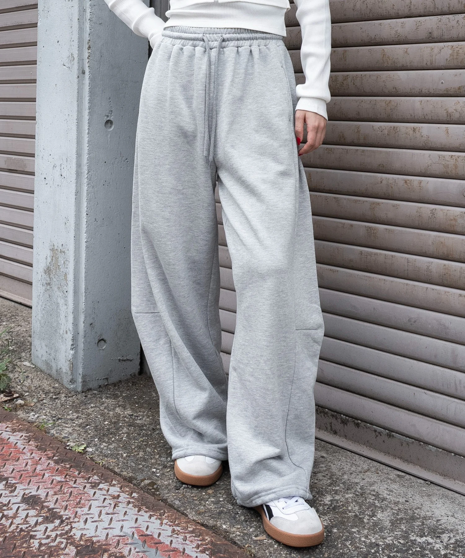 カーブデザインスウェットパンツ