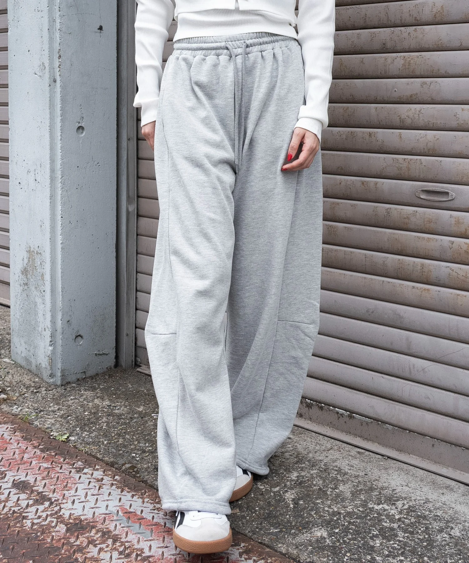 カーブデザインスウェットパンツ - Image 11
