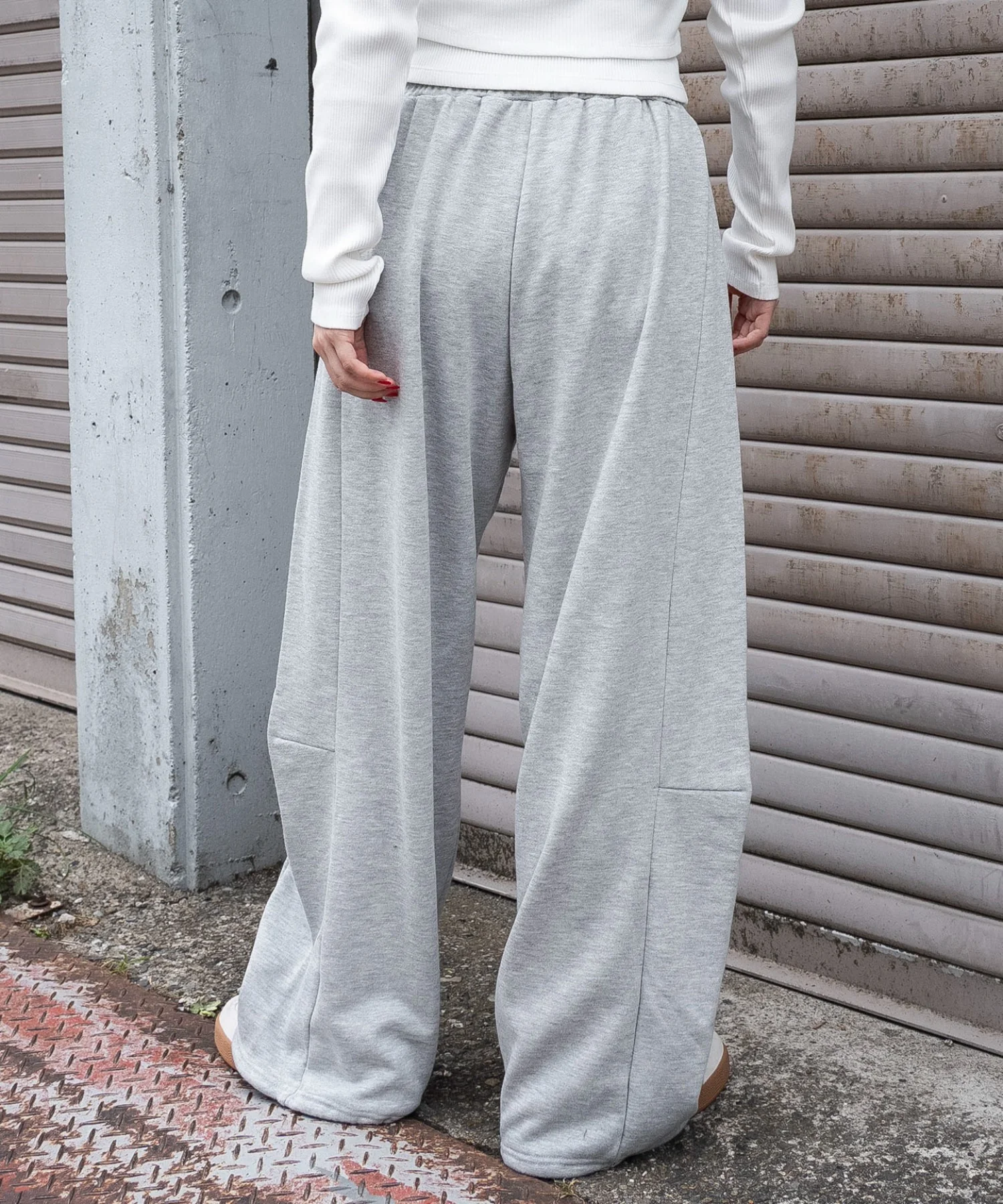 カーブデザインスウェットパンツ - Image 12