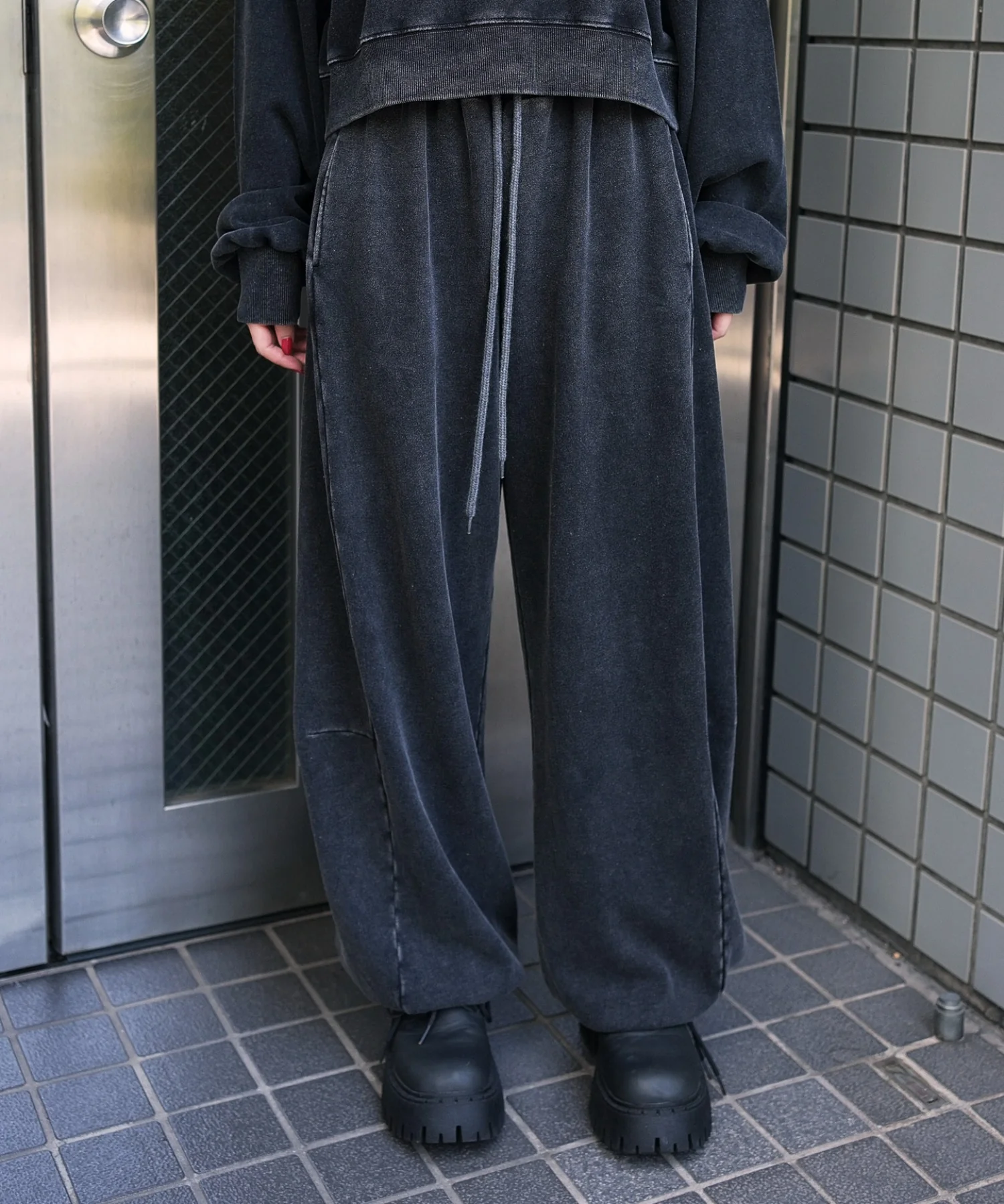 カーブデザインスウェットパンツ - Image 14