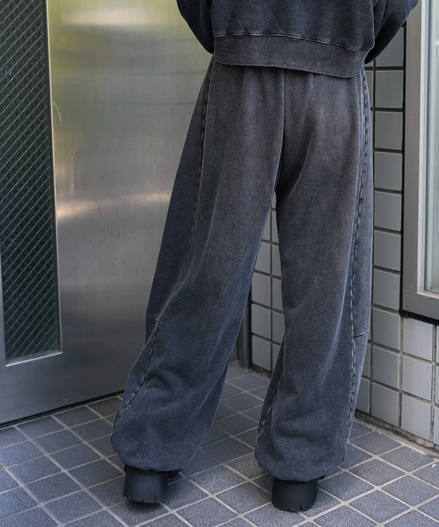 カーブデザインスウェットパンツ - Image 16