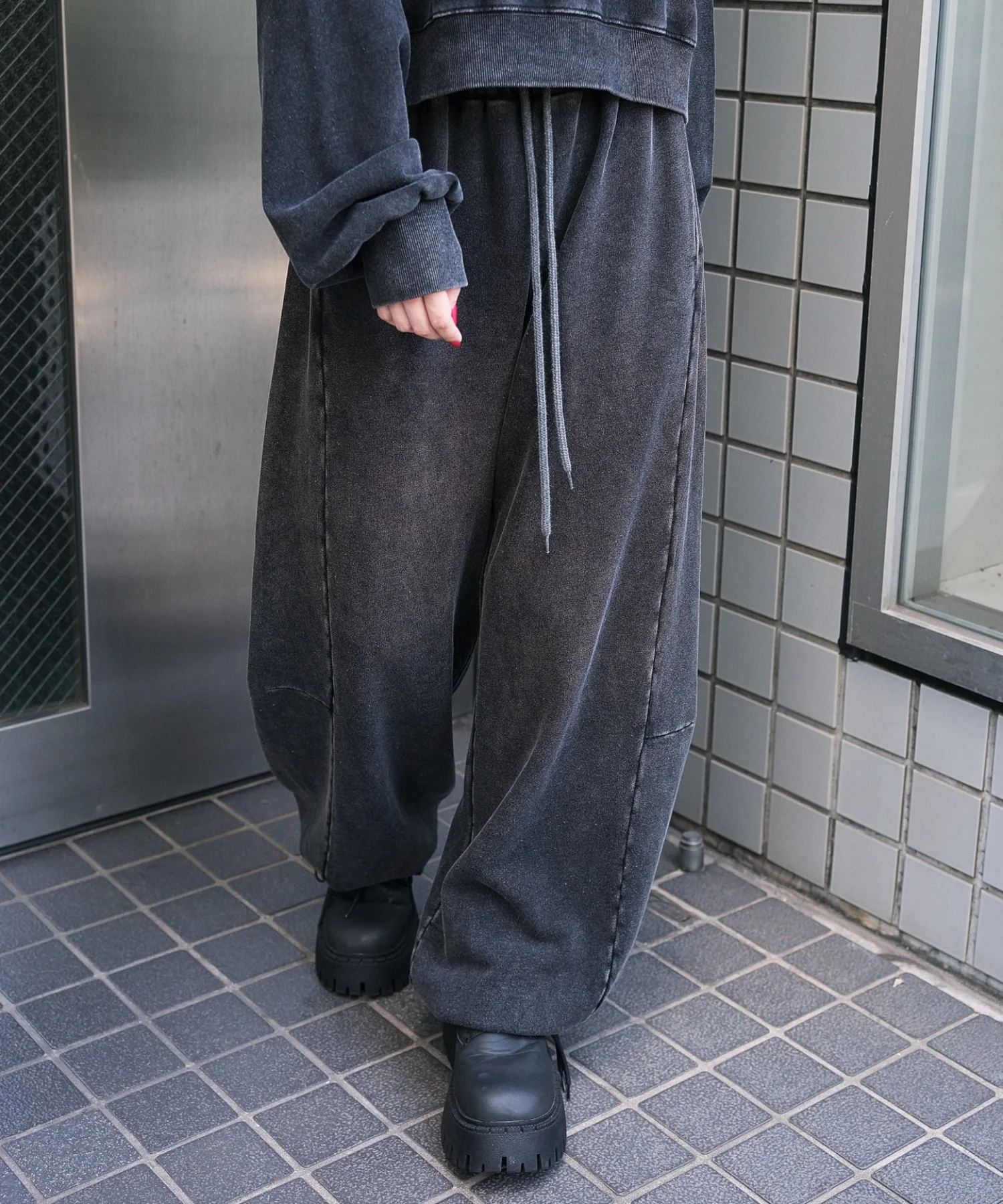 カーブデザインスウェットパンツ - Image 17