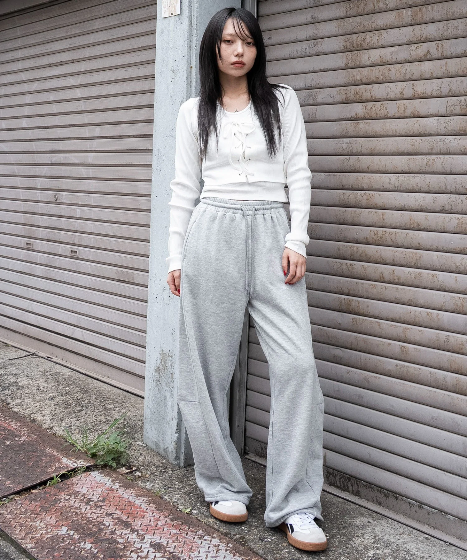 カーブデザインスウェットパンツ - Image 3