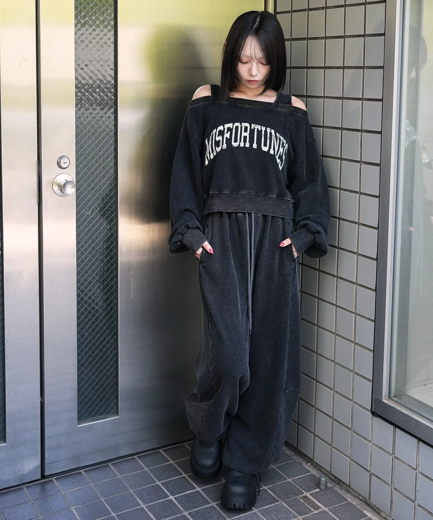 カーブデザインスウェットパンツ - Image 4