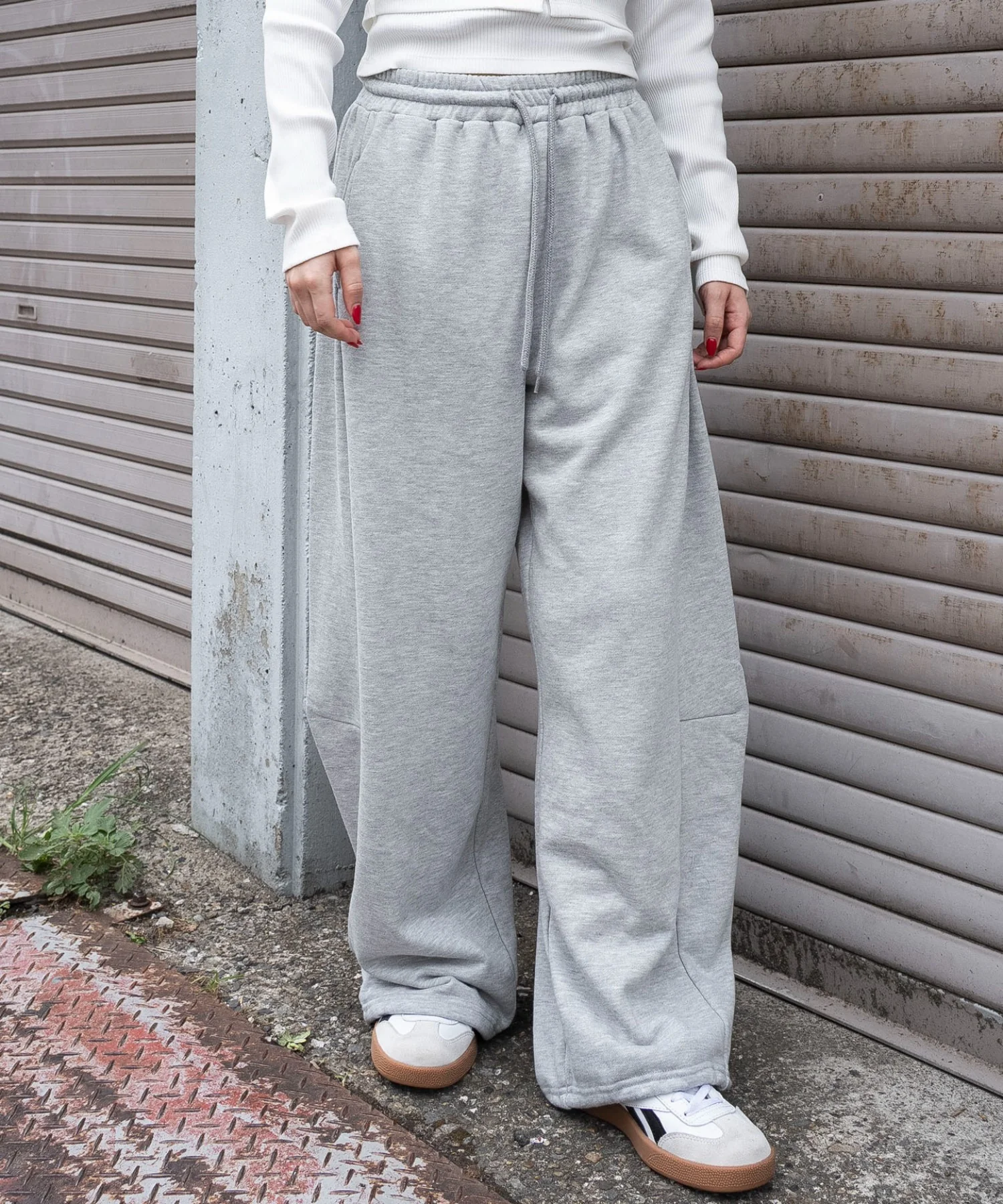カーブデザインスウェットパンツ - Image 9