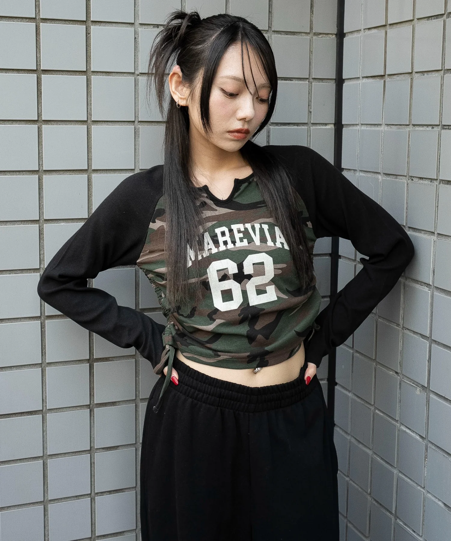キーネックサイドドロストラグランロンT - Image 4