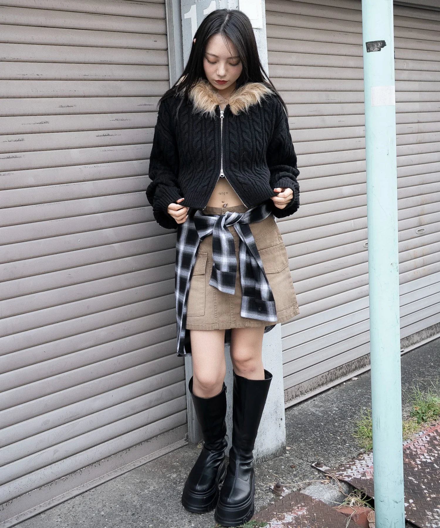 フェイクファー付きケーブルニットパーカー - Image 13