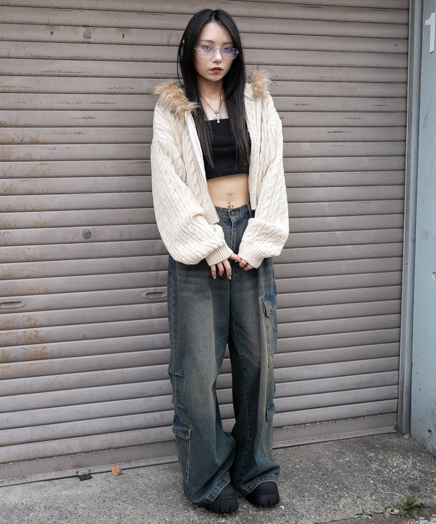 フェイクファー付きケーブルニットパーカー - Image 16