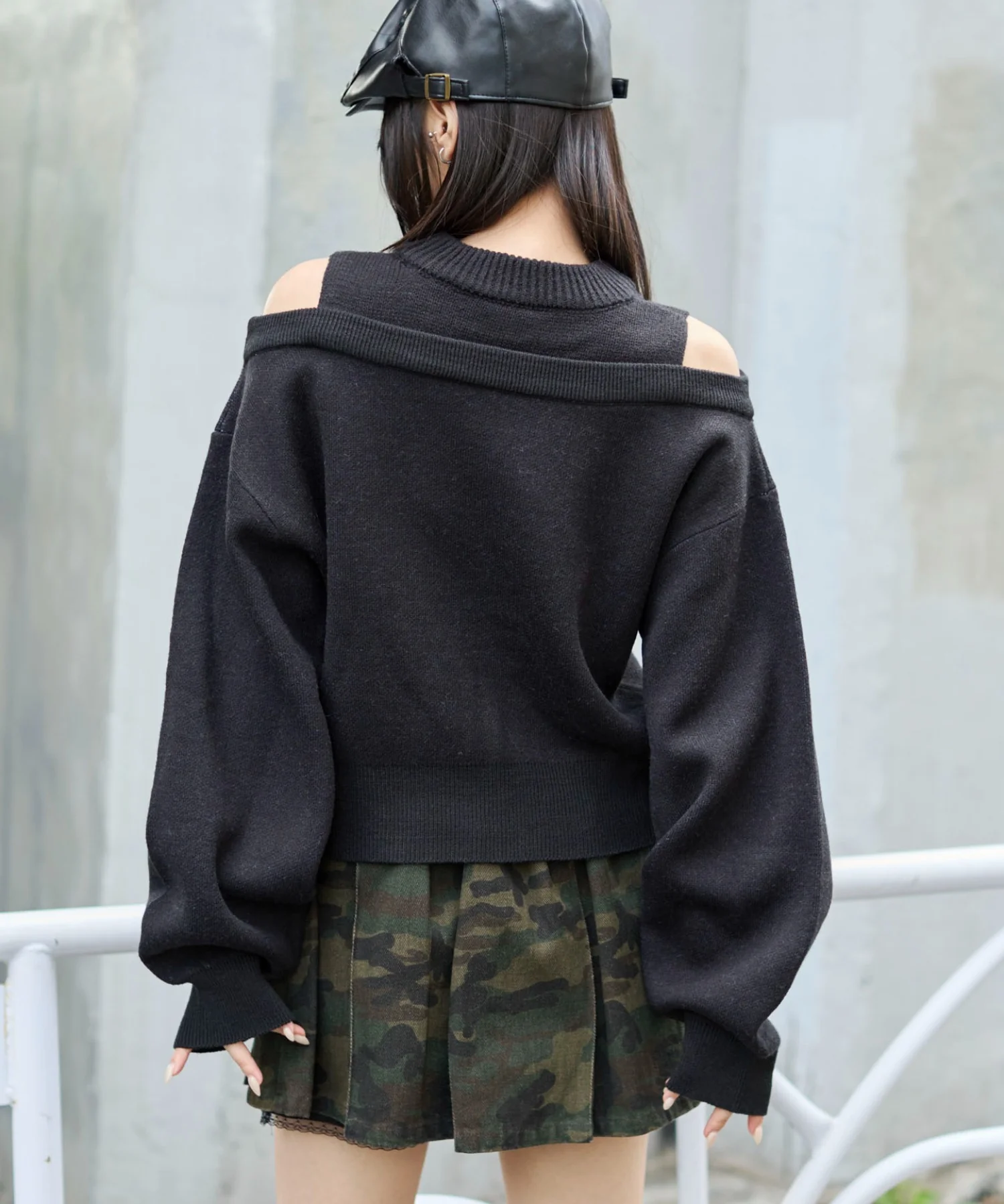 オープンショルダーナンバリングニット - Image 12