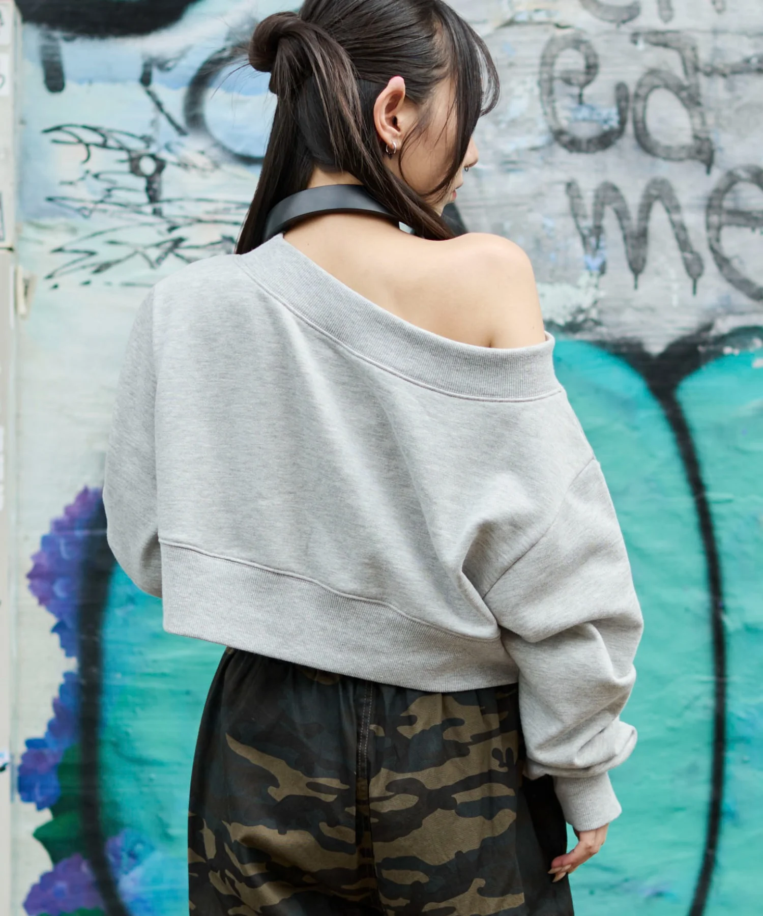 オフショルショートスウェット - Image 10
