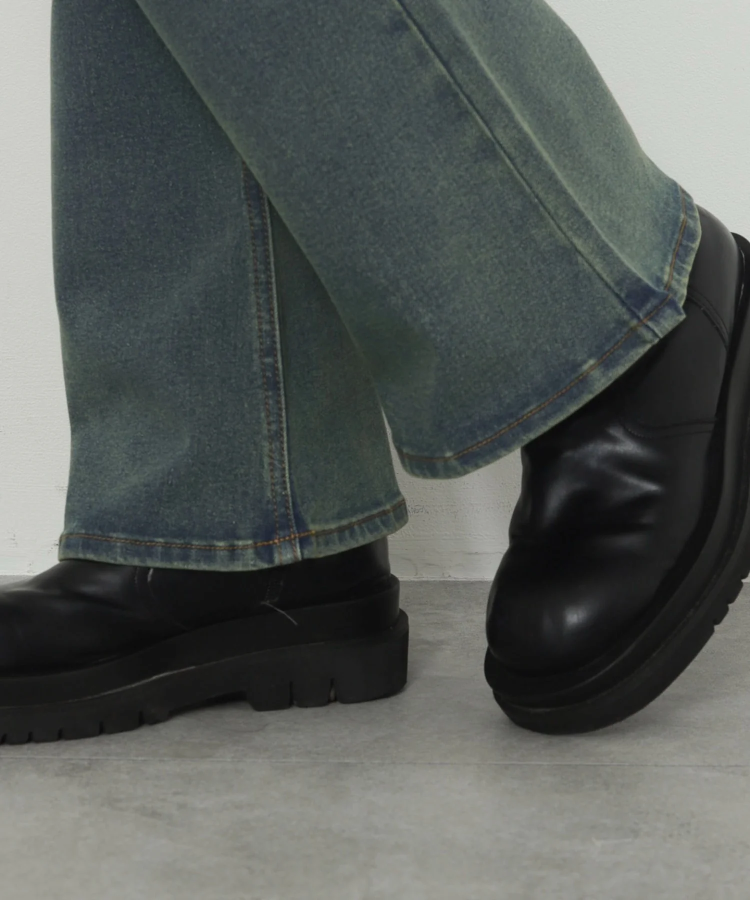 ストレッチフレアデニムパンツ - Image 14