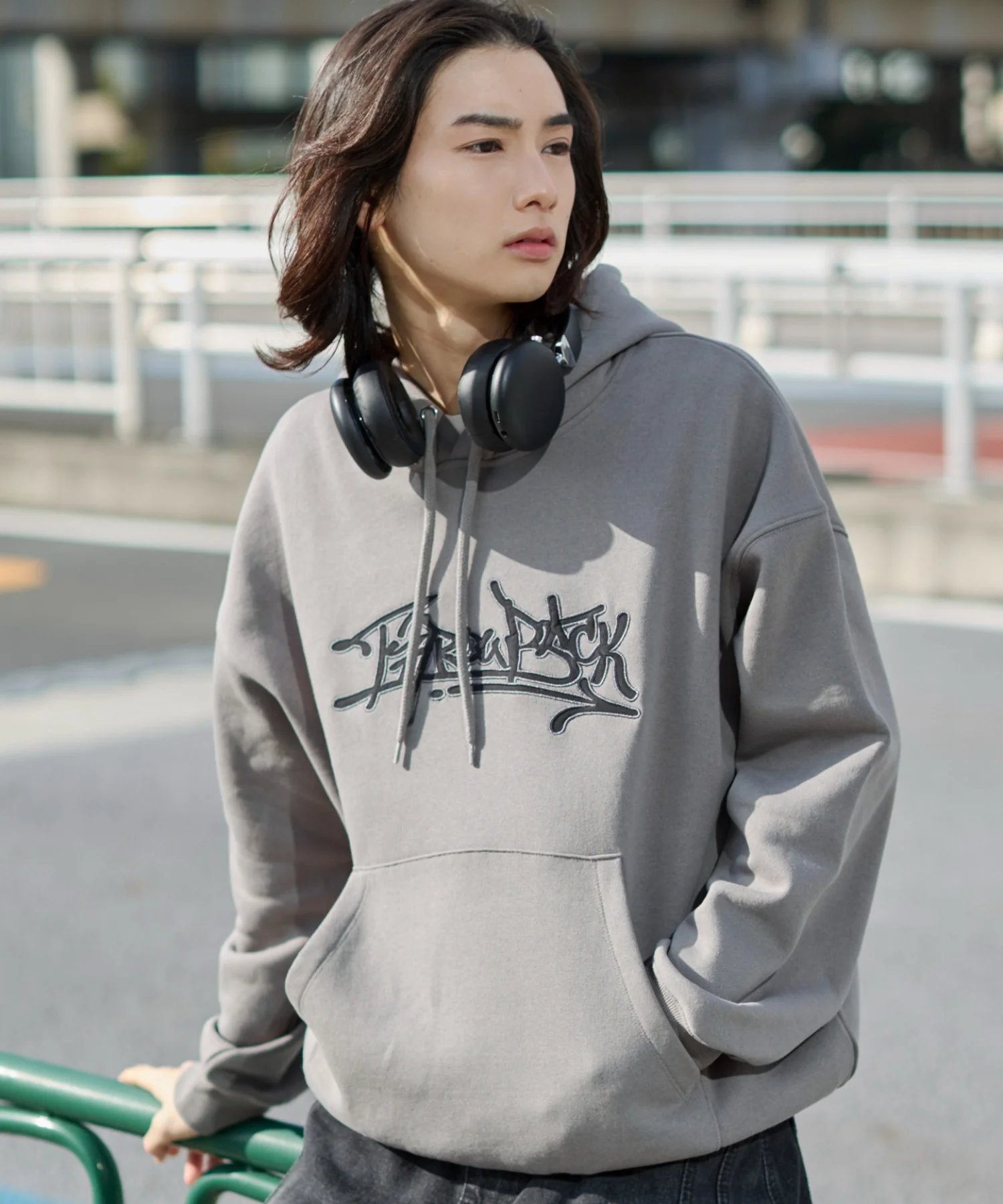 グラフィックロゴプルパーカー - Image 7