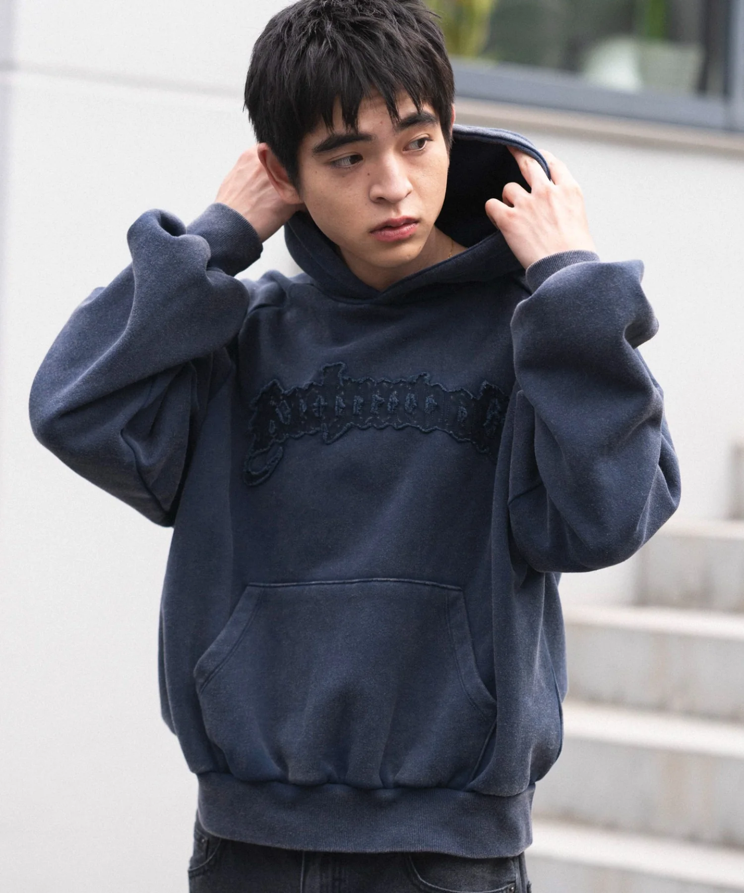裏起毛ショートグラフィックプルパーカー - Image 11