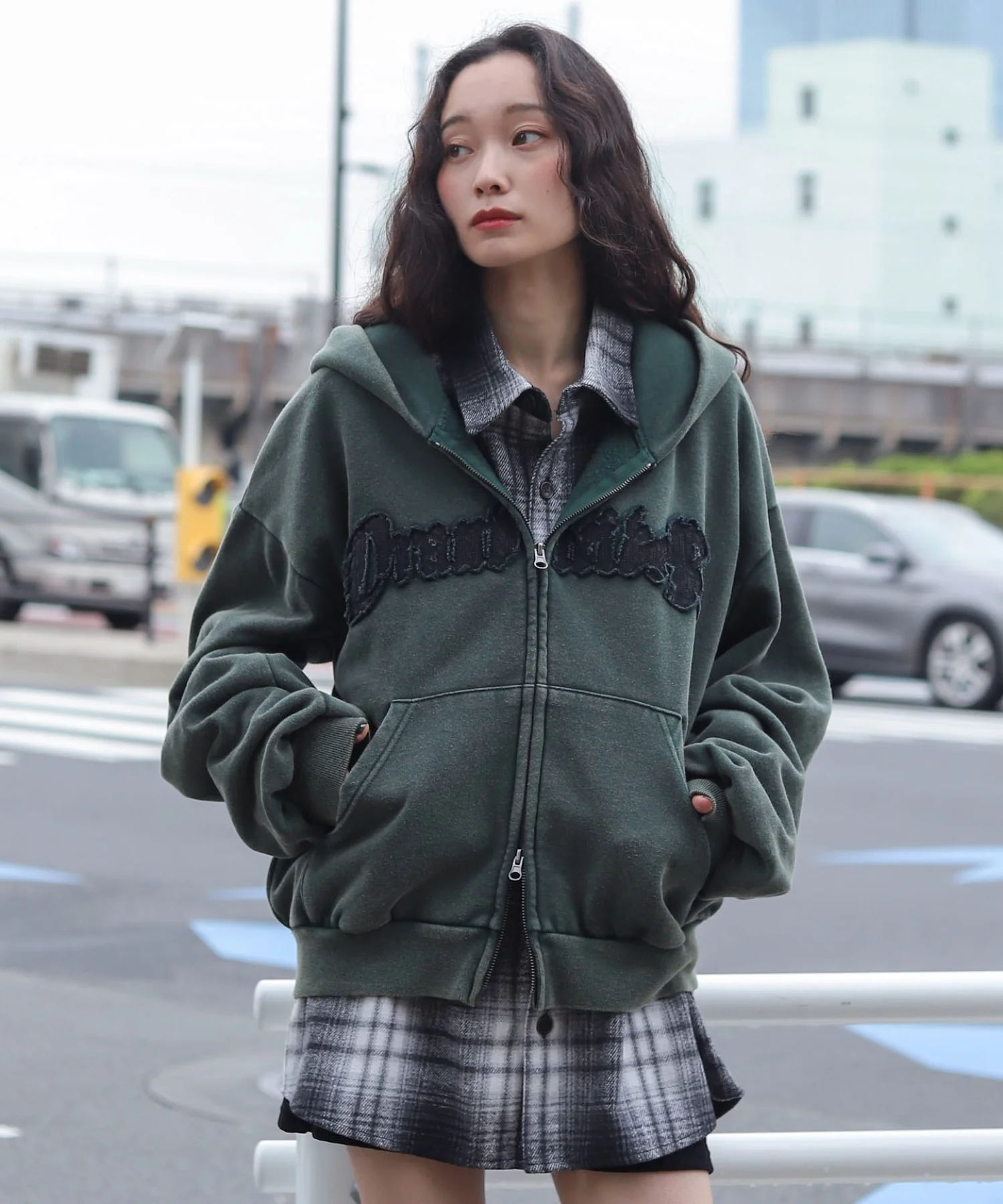 裏起毛ショートグラフィックZIPパーカー - Image 32